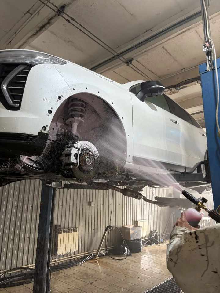 Автомобиль Haval Jolion, этап: Мойка днища для новых авто до 500км. Антикоррозийная обработка в Москве и МО — НеРыжий