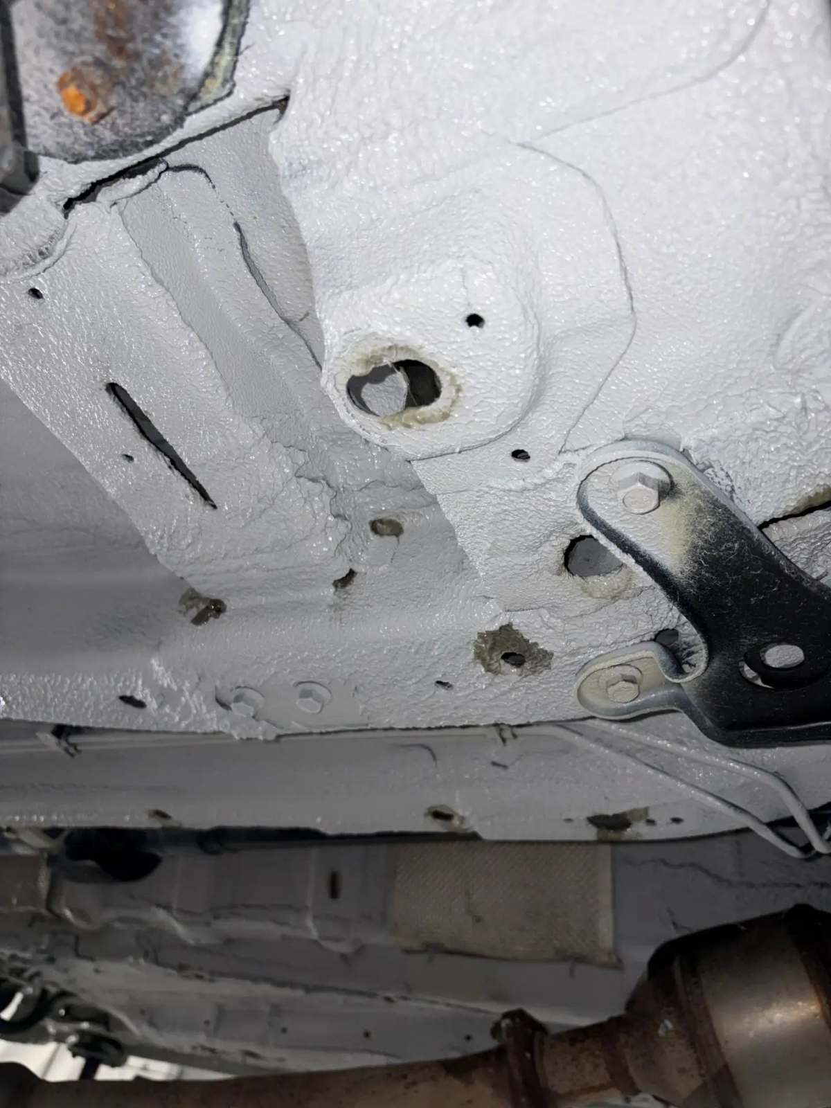 Автомобиль Haval Jolion, этап: Обработка скрытых полостей.. Антикоррозийная обработка в Москве и МО — НеРыжий