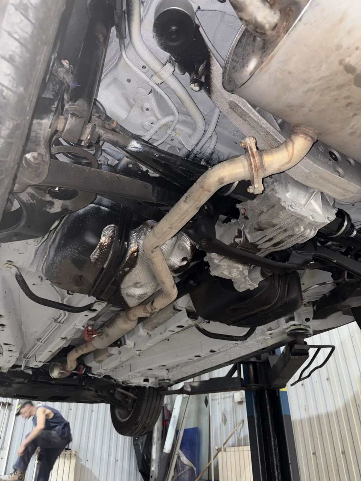 Автомобиль Haval Jolion, этап: Обработка скрытых полостей.. Антикоррозийная обработка в Москве и МО — НеРыжий