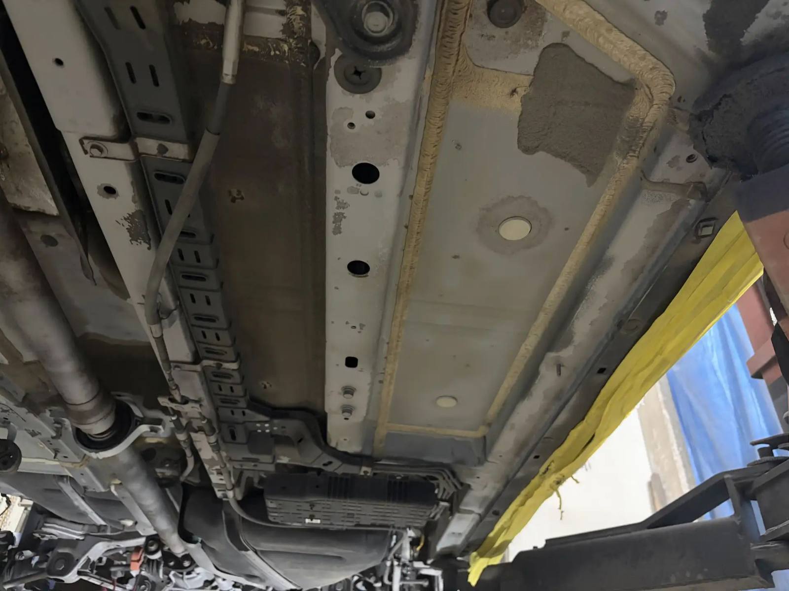 Автомобиль Hyundai Santa Fe IV (TM), этап: Пескоструйная очистка. Антикоррозийная обработка в Москве и МО — НеРыжий