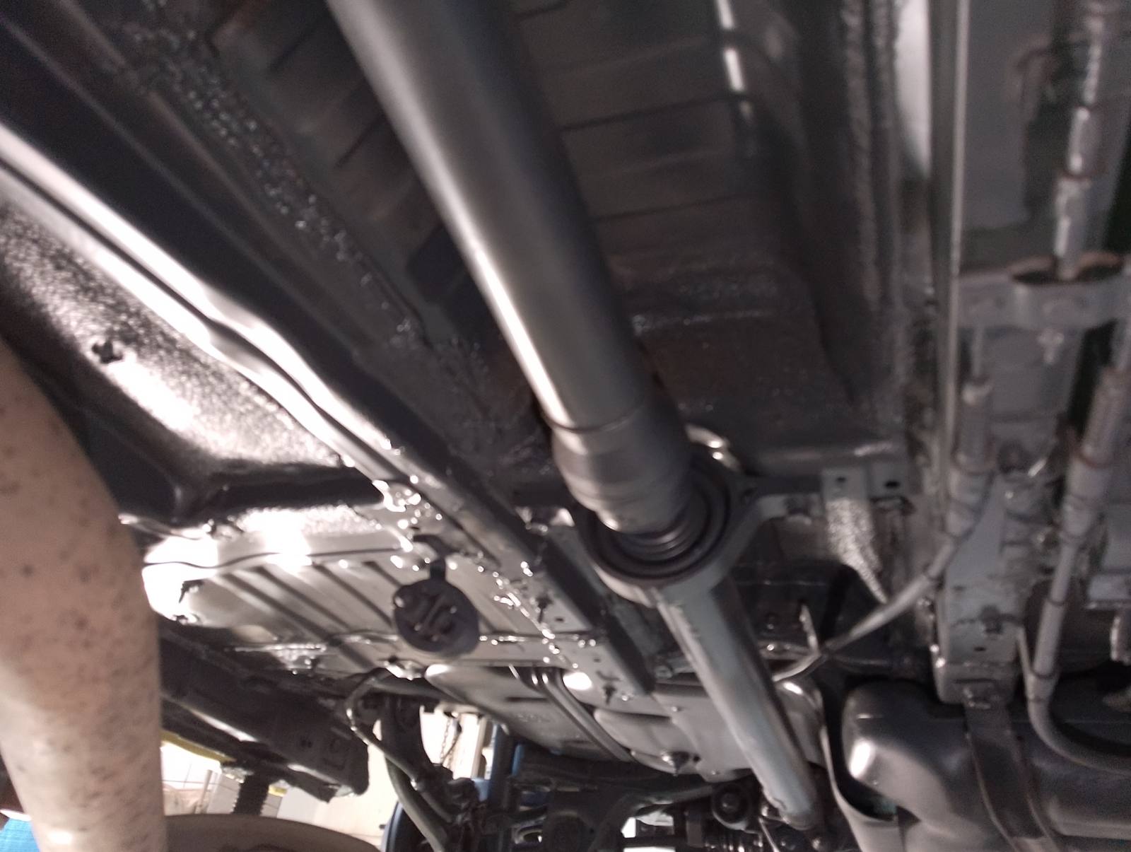 Автомобиль Hyundai Santa Fe IV (TM), этап: Грунтование очищенных поверхностей. Антикоррозийная обработка в Москве и МО — НеРыжий