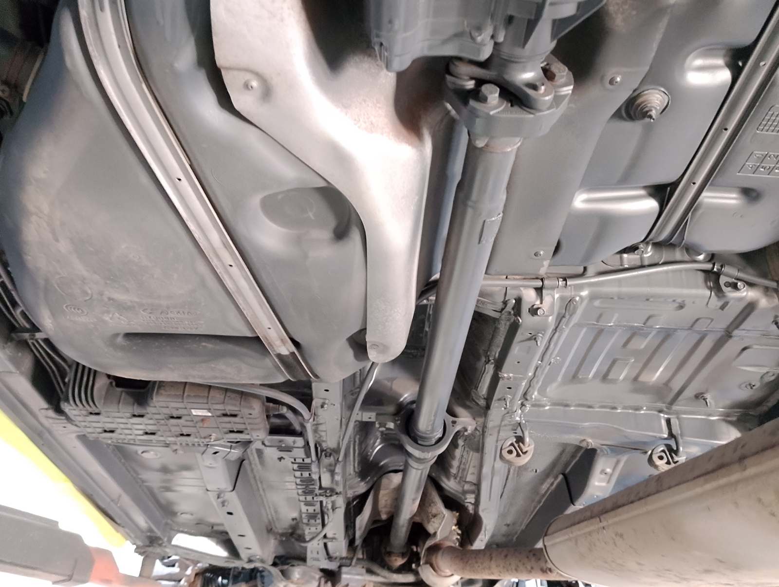 Автомобиль Hyundai Santa Fe IV (TM), этап: Грунтование очищенных поверхностей. Антикоррозийная обработка в Москве и МО — НеРыжий