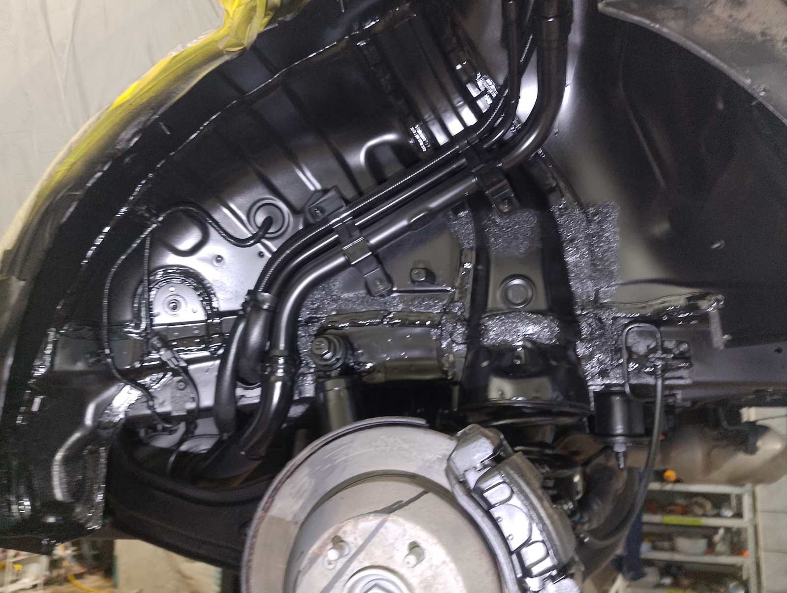 Автомобиль Hyundai Santa Fe IV (TM), этап: Окрашивание загрунтованных поверхностей. Антикоррозийная обработка в Москве и МО — НеРыжий
