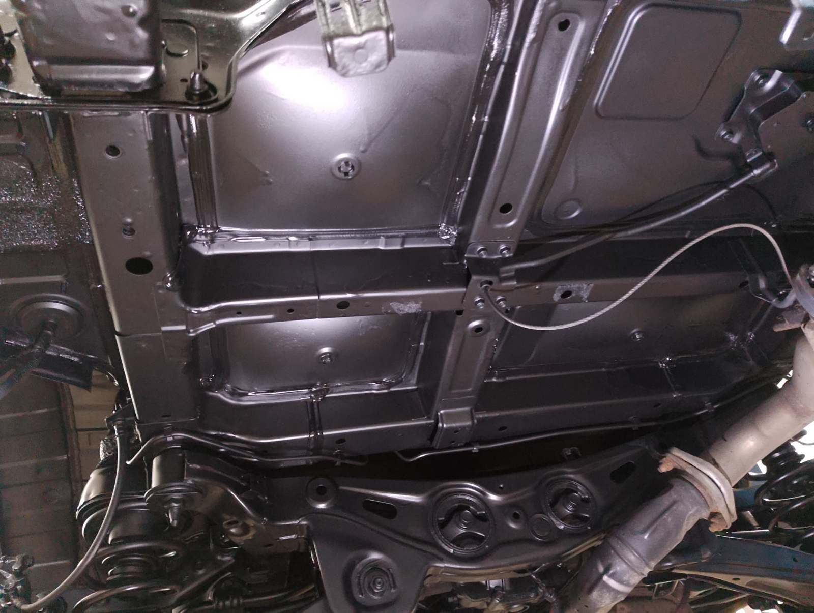 Автомобиль Hyundai Santa Fe IV (TM), этап: Окрашивание загрунтованных поверхностей. Антикоррозийная обработка в Москве и МО — НеРыжий
