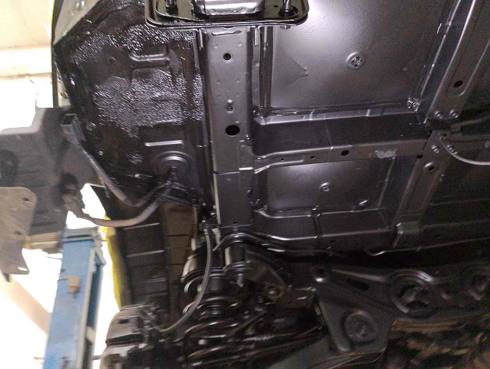 Автомобиль Hyundai Santa Fe IV (TM), этап: Окрашивание загрунтованных поверхностей. Антикоррозийная обработка в Москве и МО — НеРыжий