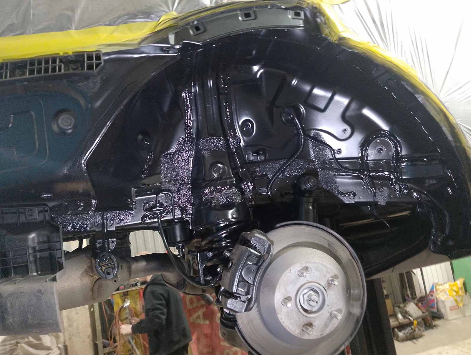 Автомобиль Hyundai Santa Fe IV (TM), этап: Окрашивание загрунтованных поверхностей. Антикоррозийная обработка в Москве и МО — НеРыжий