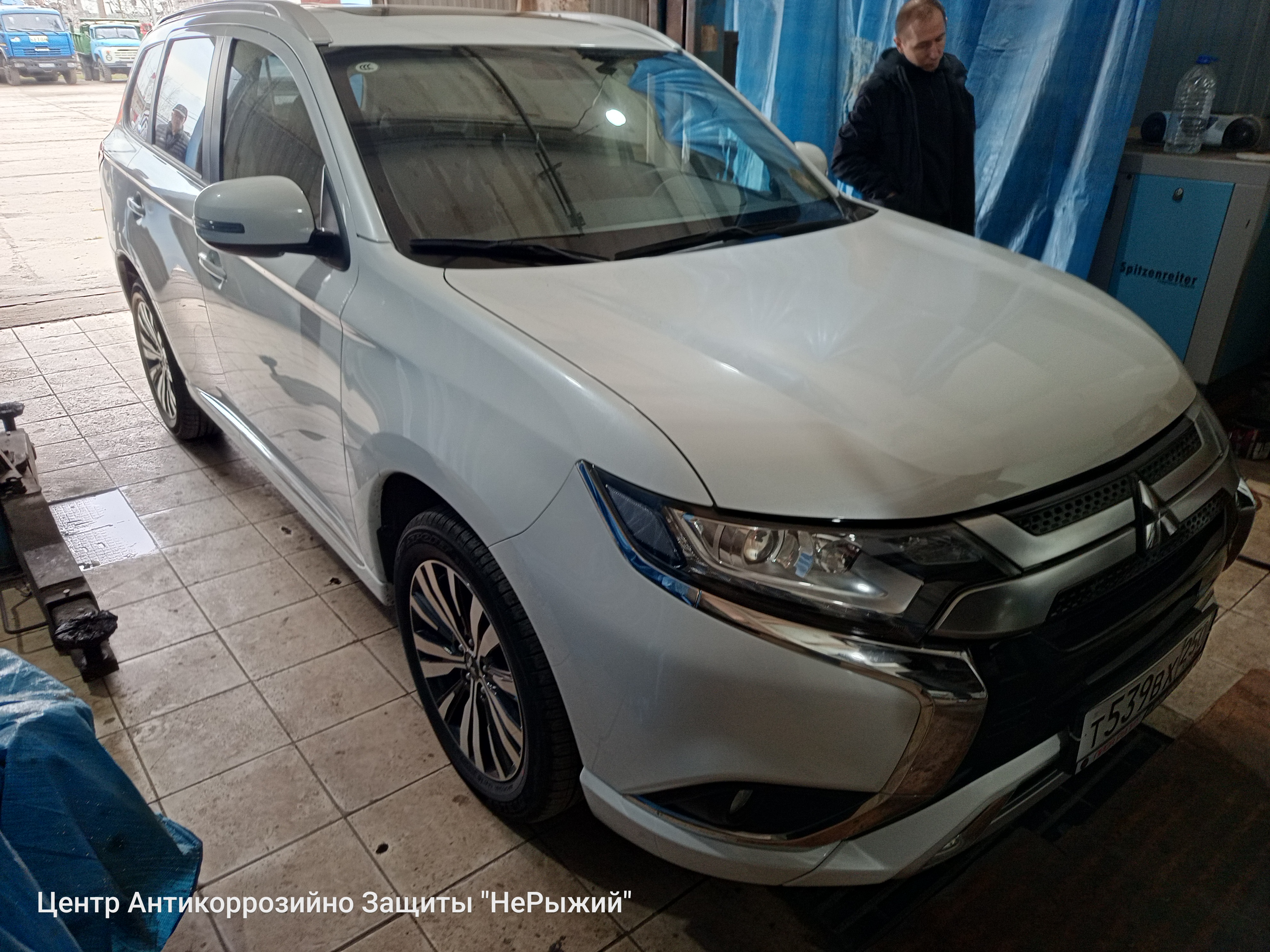 Автомобиль Mitsubishi Outlander IV, этап: Приемка автомобиля. Антикоррозийная обработка в Москве и МО — НеРыжий