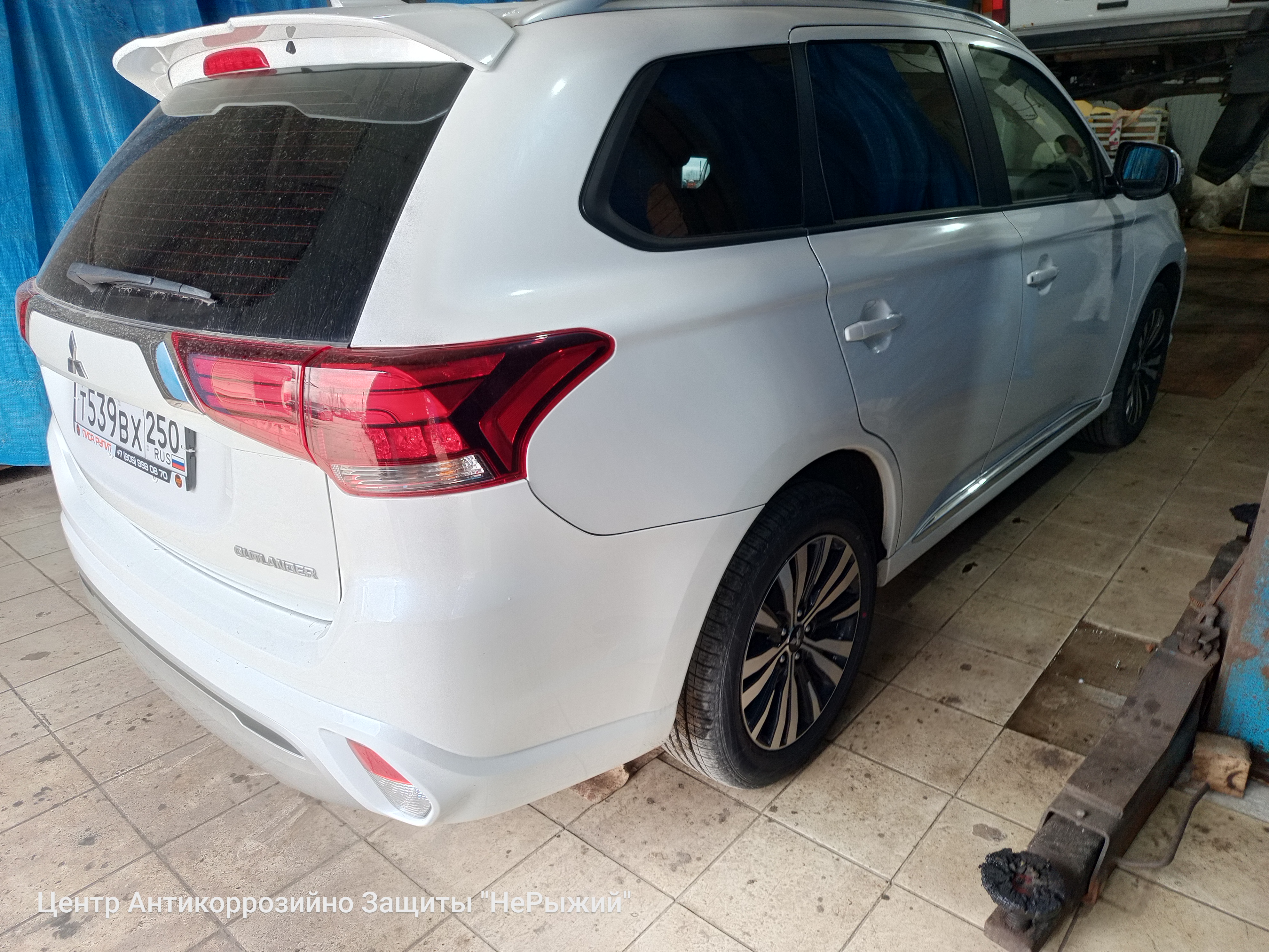 Автомобиль Mitsubishi Outlander IV, этап: Приемка автомобиля. Антикоррозийная обработка в Москве и МО — НеРыжий