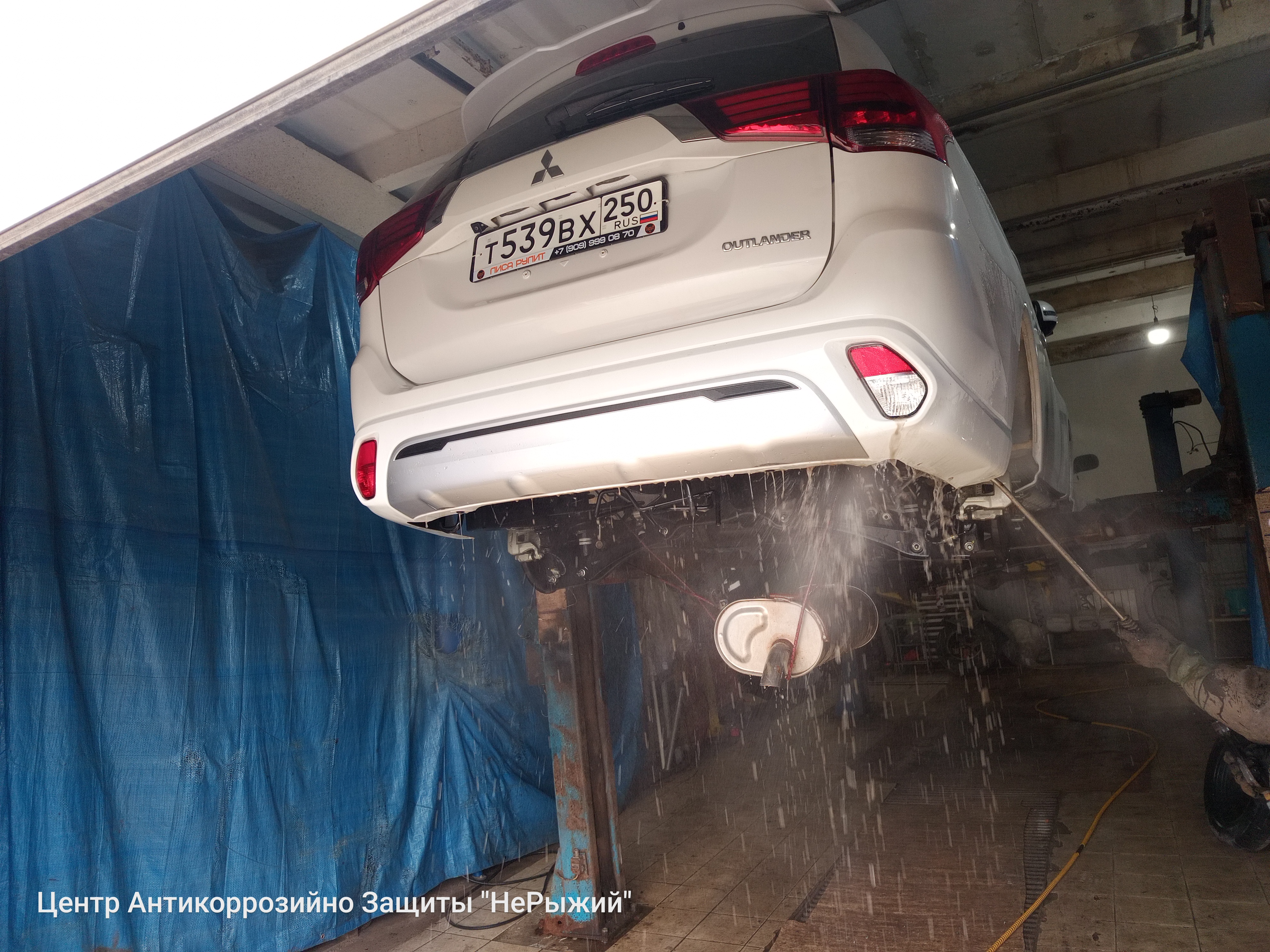Автомобиль Mitsubishi Outlander IV, этап: Мойка днища для новых авто до 500км. Антикоррозийная обработка в Москве и МО — НеРыжий