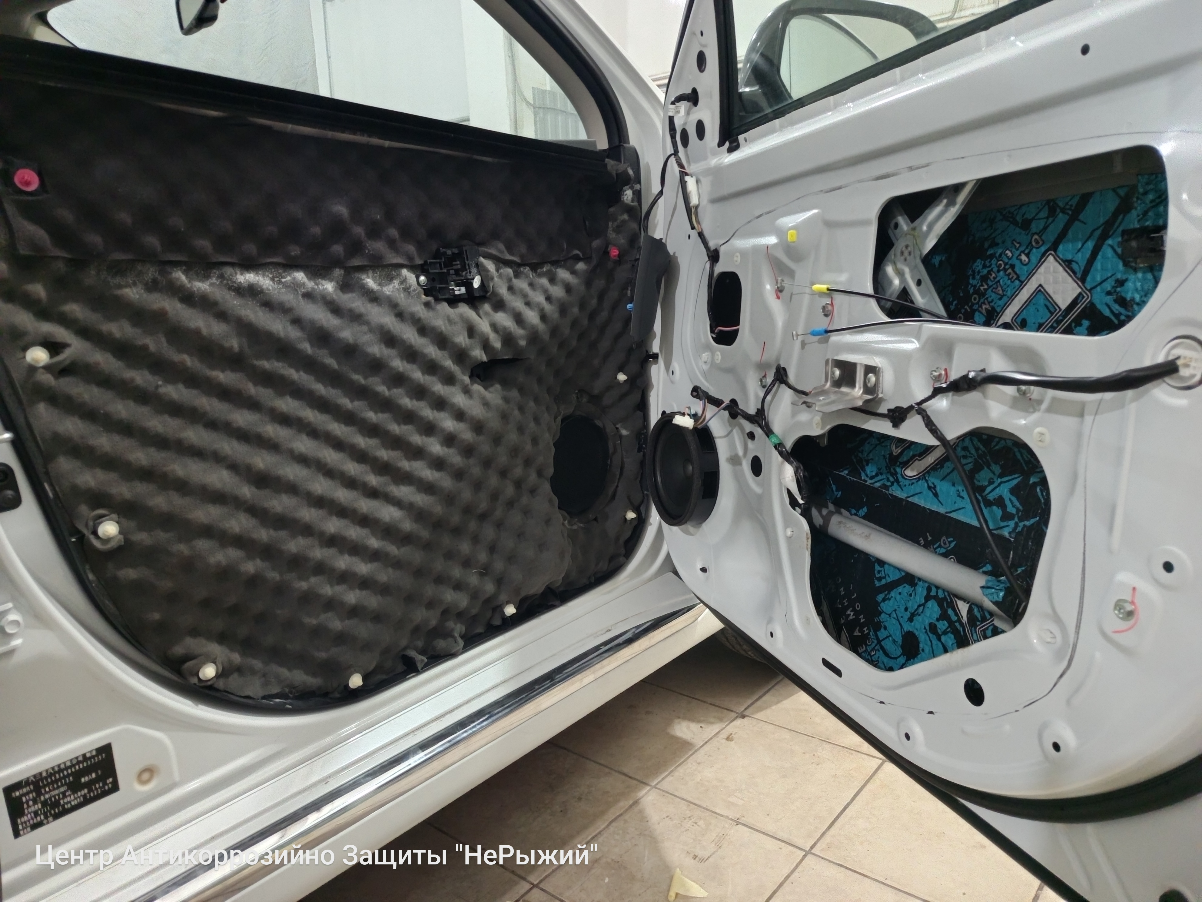Автомобиль Mitsubishi Outlander IV, этап: Монтаж шумоизоляции. Антикоррозийная обработка в Москве и МО — НеРыжий