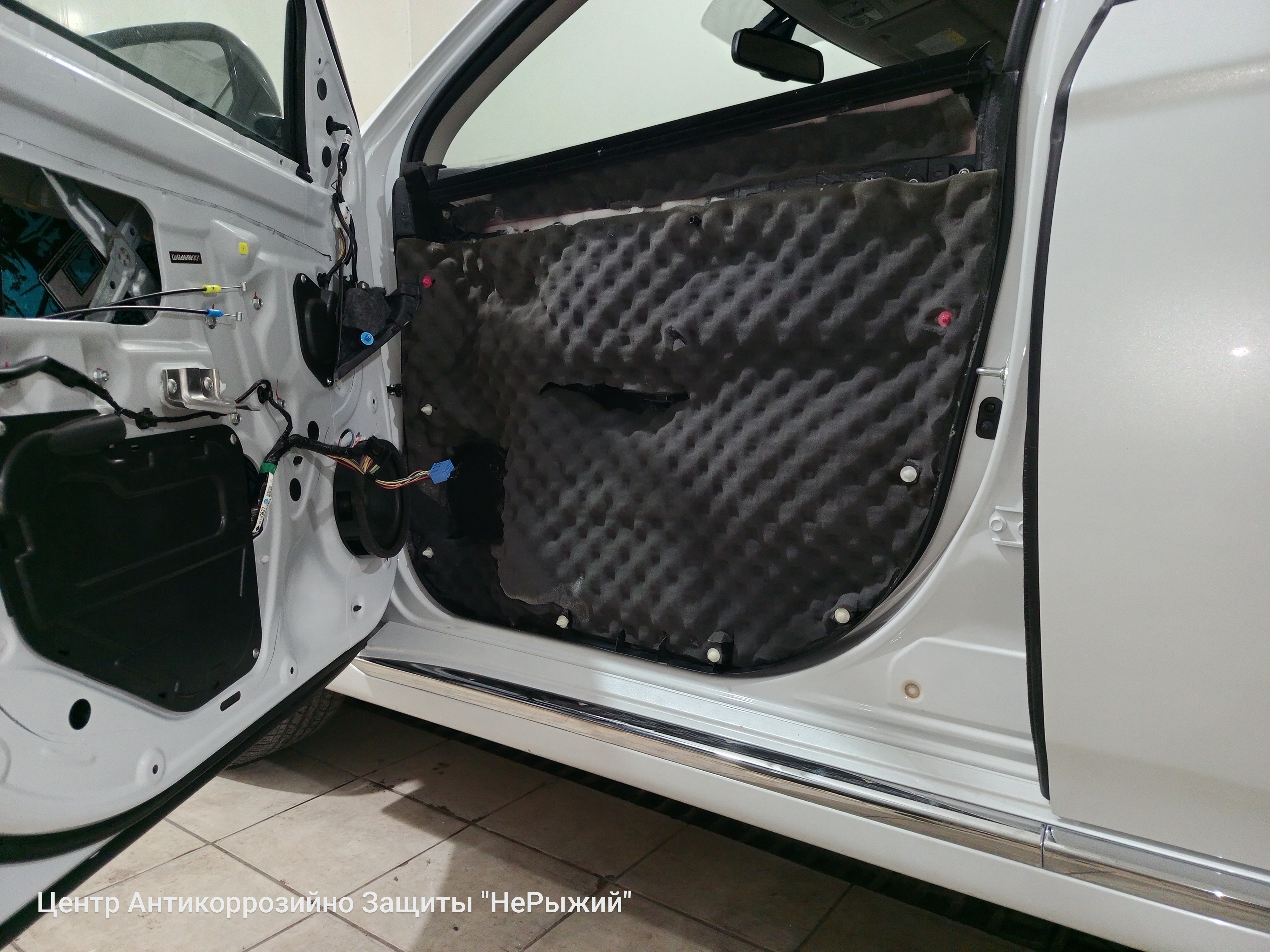 Автомобиль Mitsubishi Outlander IV, этап: Монтаж шумоизоляции. Антикоррозийная обработка в Москве и МО — НеРыжий