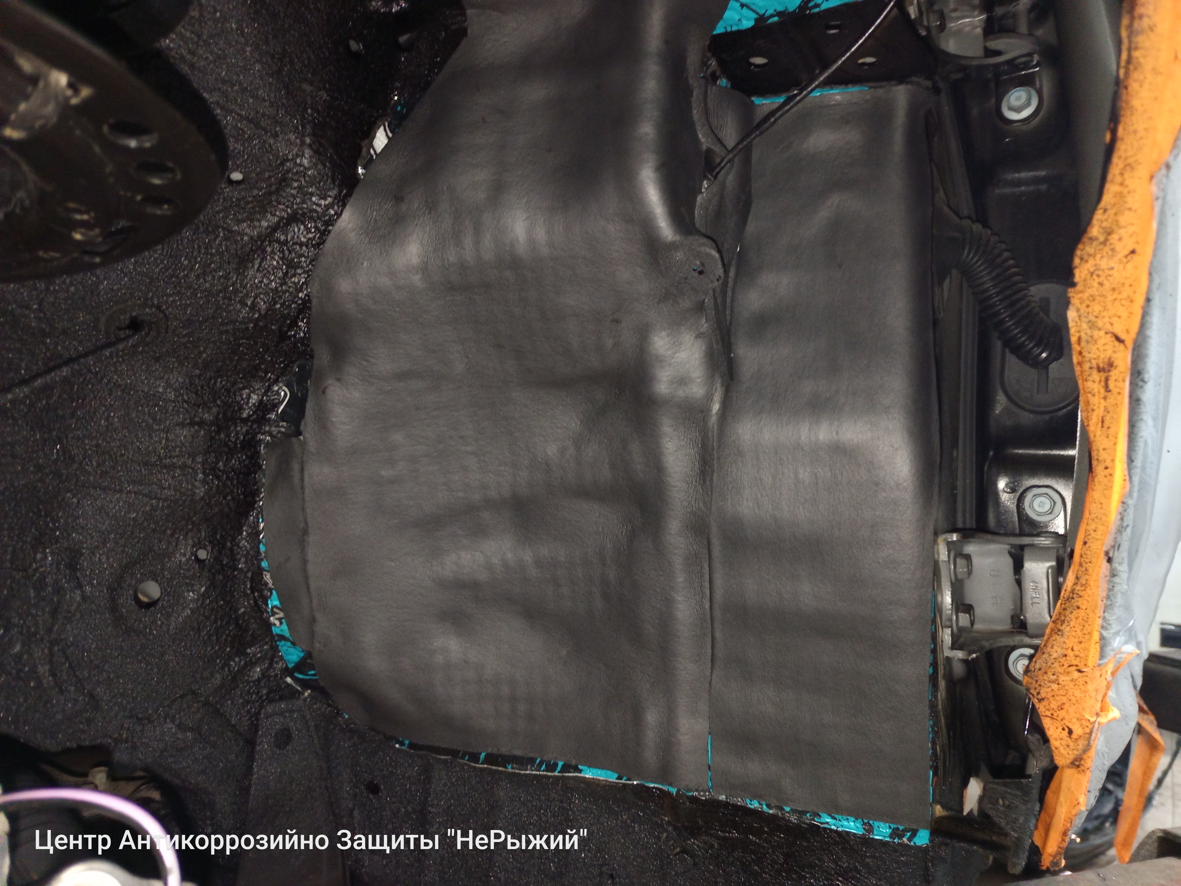 Автомобиль Honda Civic X (FC), этап: Монтаж шумоизоляции. Антикоррозийная обработка в Москве и МО — НеРыжий