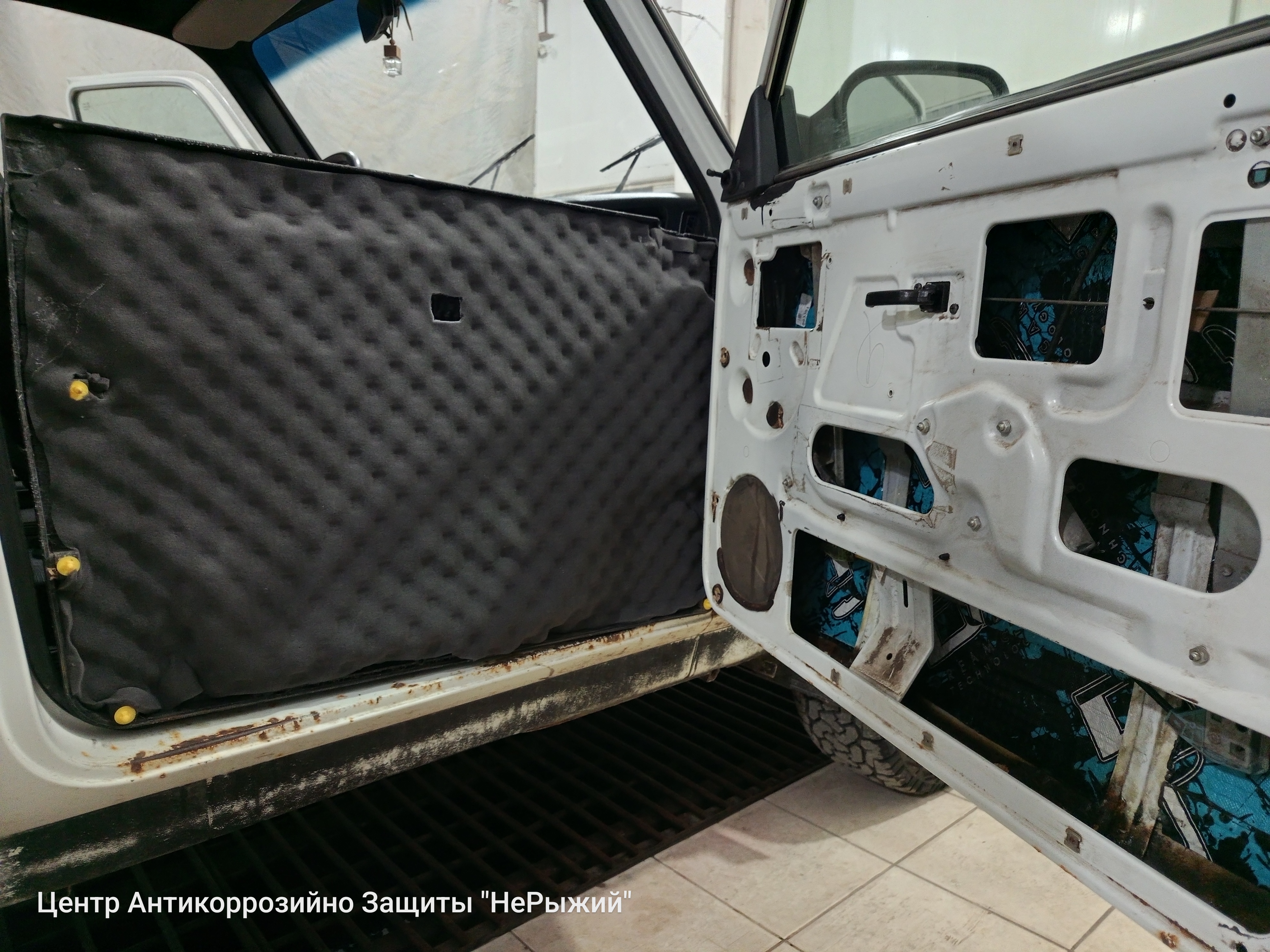 Автомобиль VAZ Niva 4X4, этап: Монтаж шумоизоляции. Антикоррозийная обработка в Москве и МО — НеРыжий