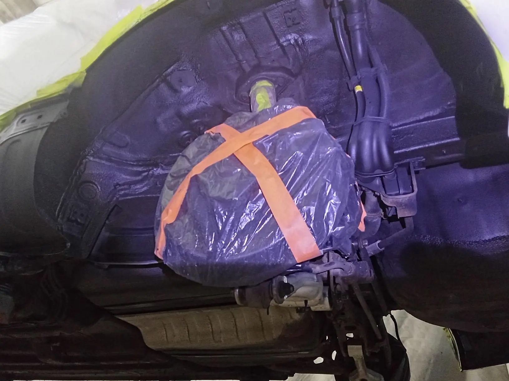 Автомобиль Hyundai i40, этап: Грунтование очищенных поверхностей. Антикоррозийная обработка в Москве и МО — НеРыжий