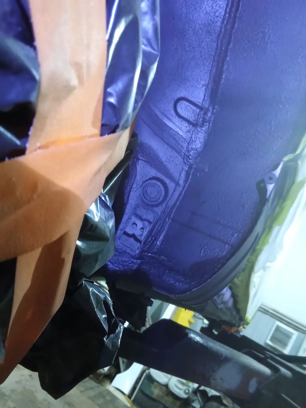 Автомобиль Hyundai i40, этап: Грунтование очищенных поверхностей. Антикоррозийная обработка в Москве и МО — НеРыжий