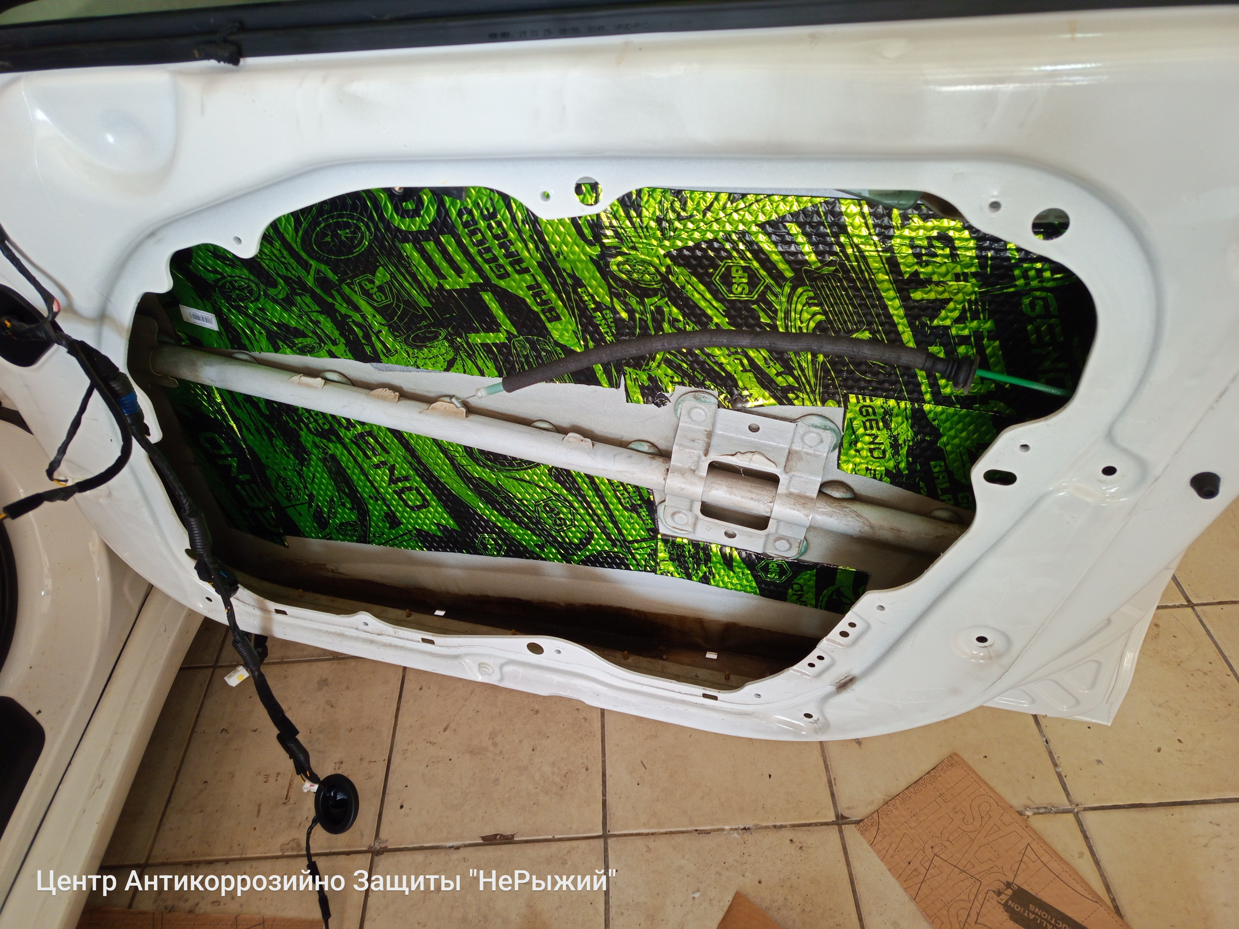 Автомобиль Hyundai i40, этап: Монтаж виброизоляции. Антикоррозийная обработка в Москве и МО — НеРыжий