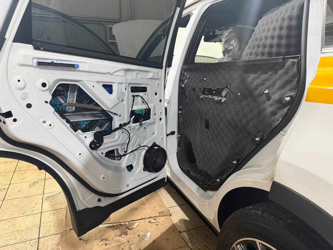 Автомобиль Chery Tiggo 7 Pro Max, этап: Монтаж шумоизоляции. Антикоррозийная обработка в Москве и МО — НеРыжий