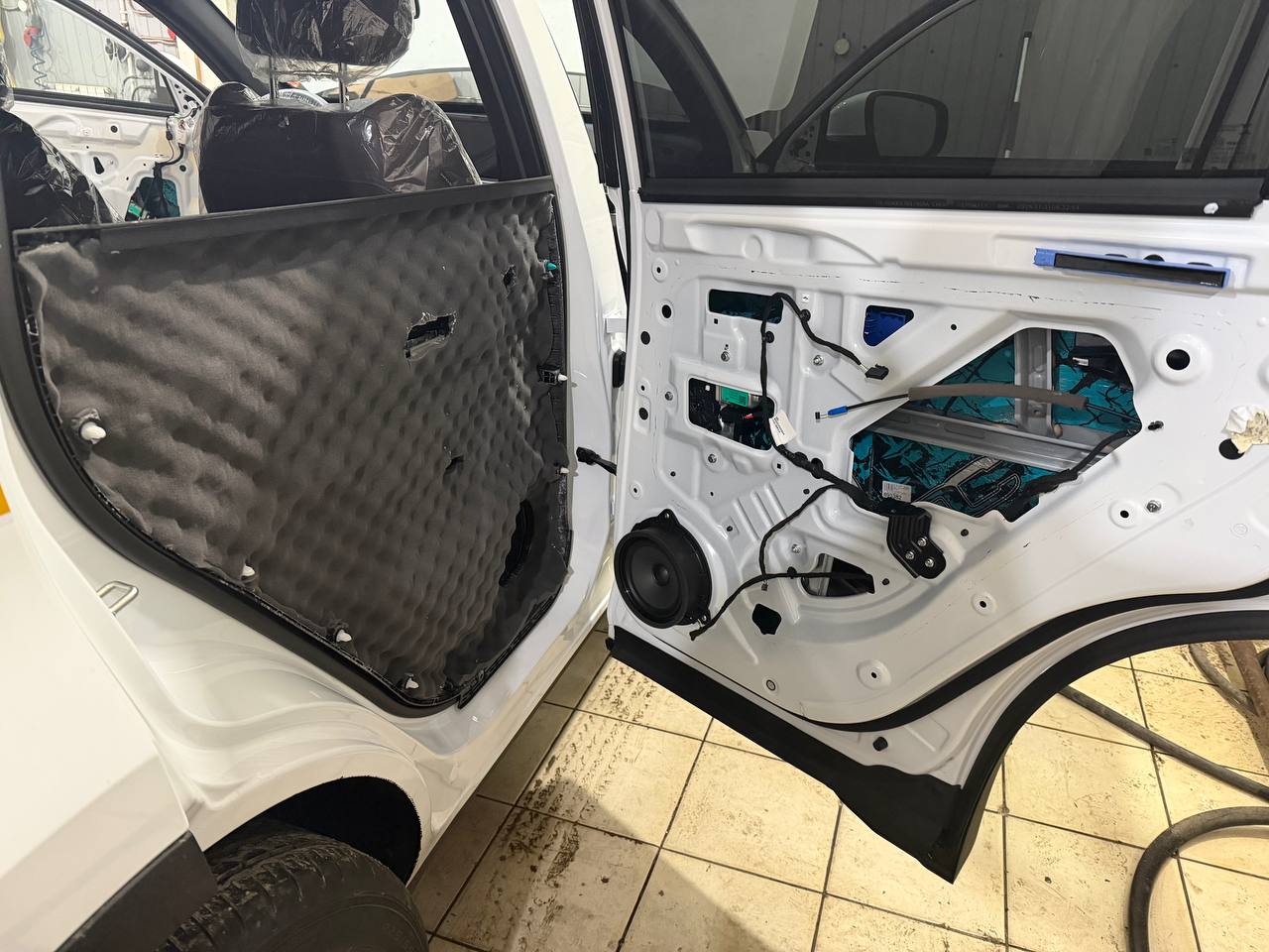 Автомобиль Chery Tiggo 7 Pro Max, этап: Монтаж шумоизоляции. Антикоррозийная обработка в Москве и МО — НеРыжий