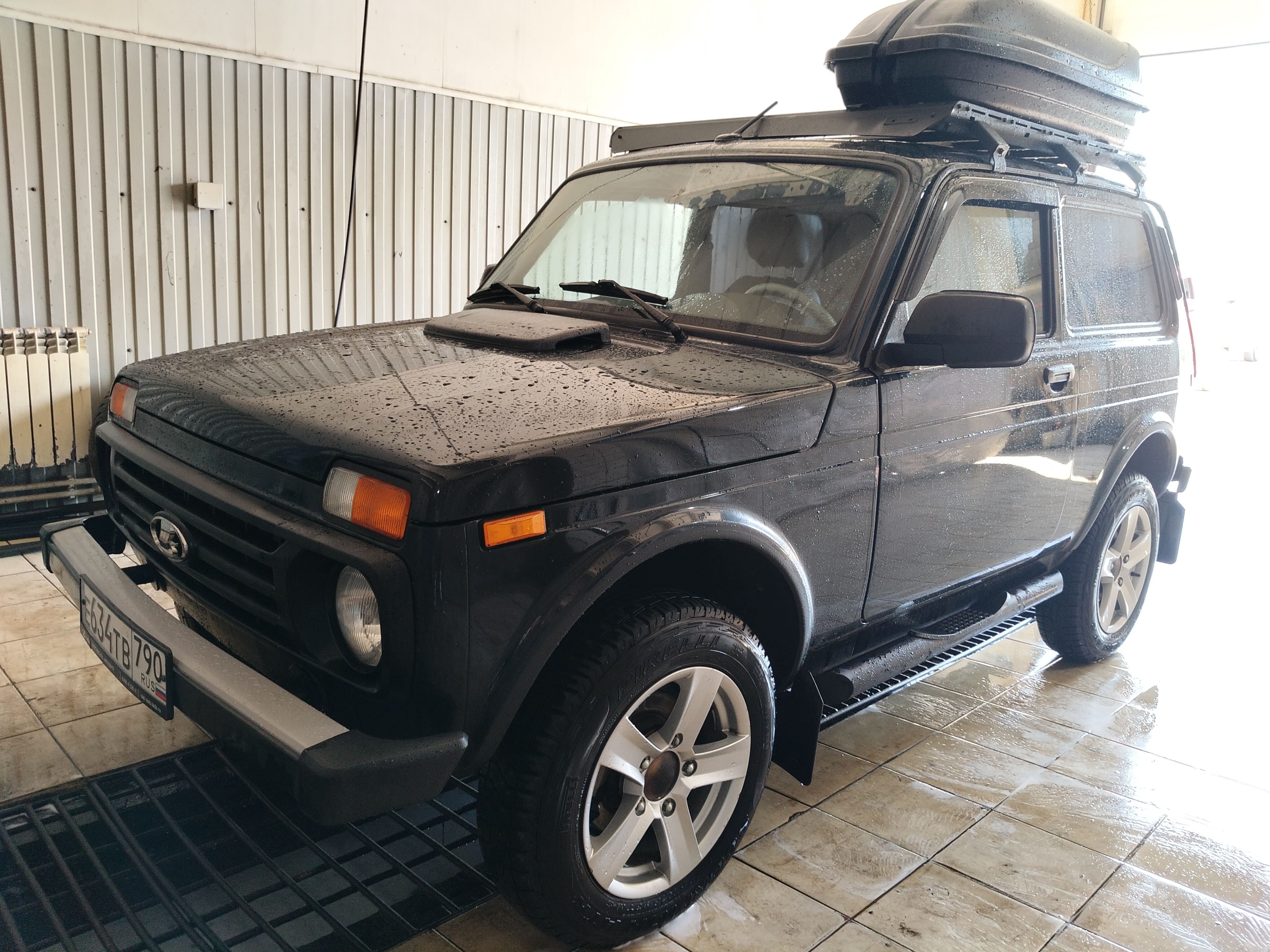 Автомобиль VAZ 4x4 Urban, этап: Техническая мойка кузова. Антикоррозийная обработка в Москве и МО — НеРыжий