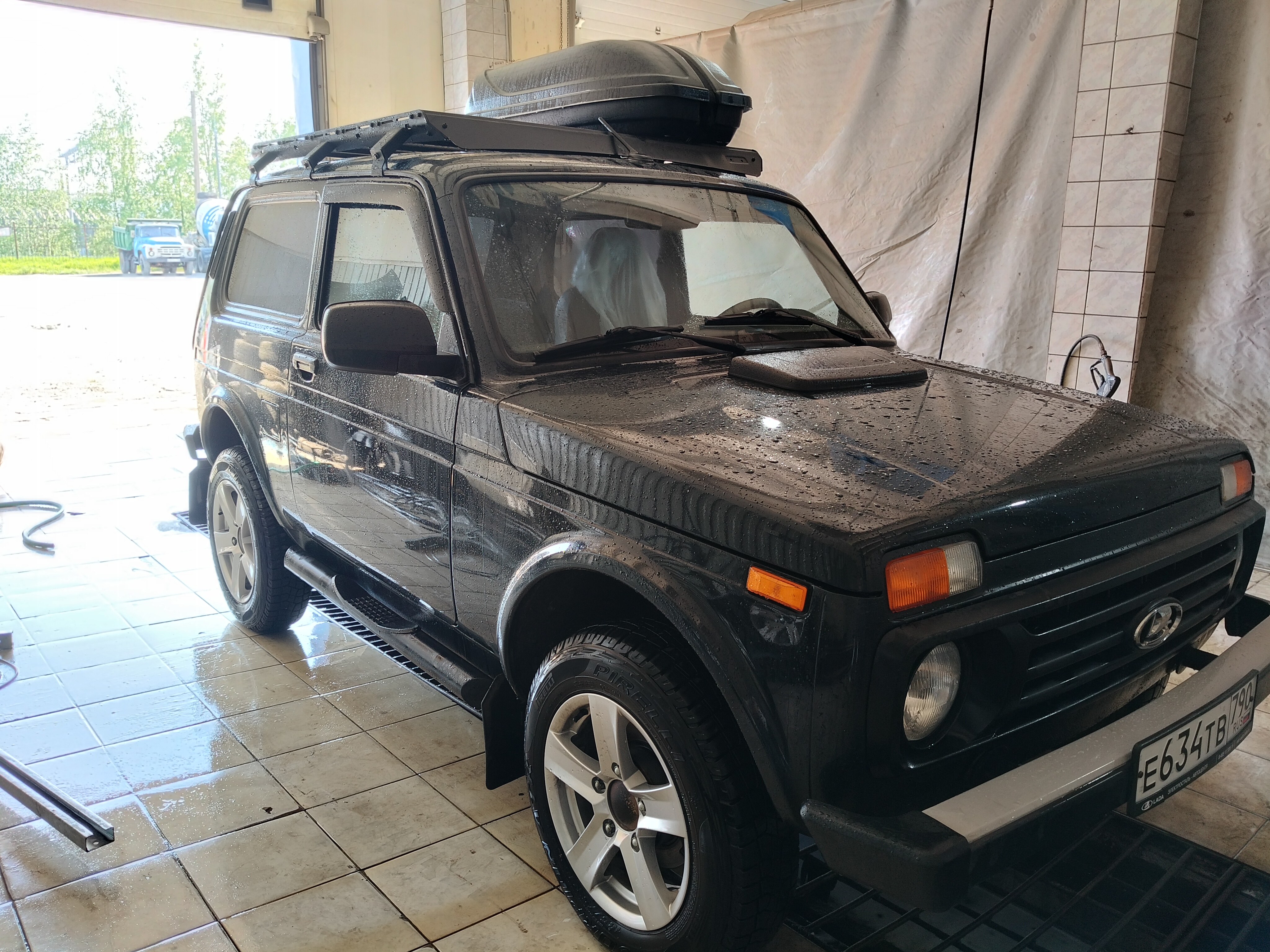 Автомобиль VAZ 4x4 Urban, этап: Техническая мойка кузова. Антикоррозийная обработка в Москве и МО — НеРыжий