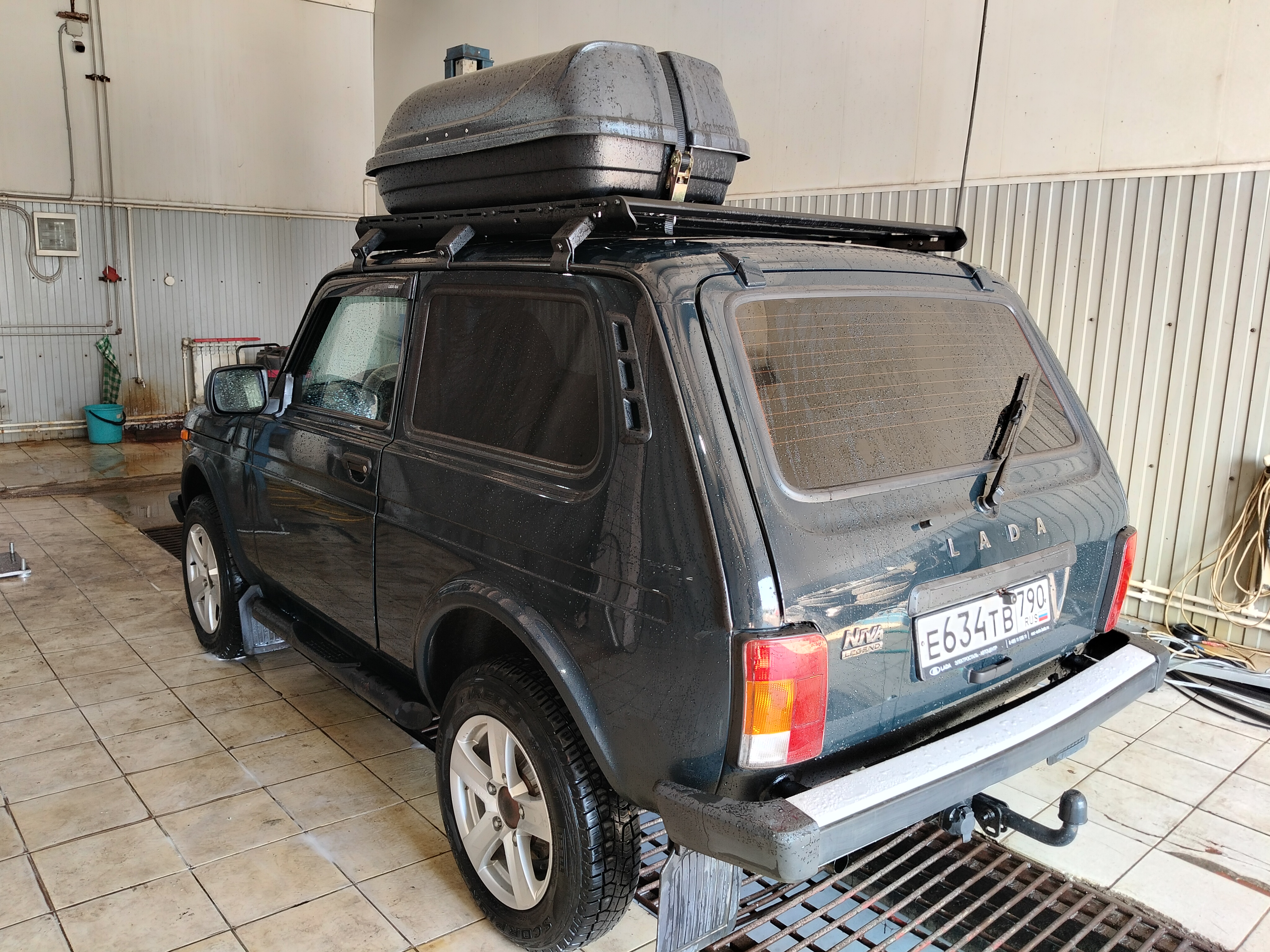 Автомобиль VAZ 4x4 Urban, этап: Техническая мойка кузова. Антикоррозийная обработка в Москве и МО — НеРыжий