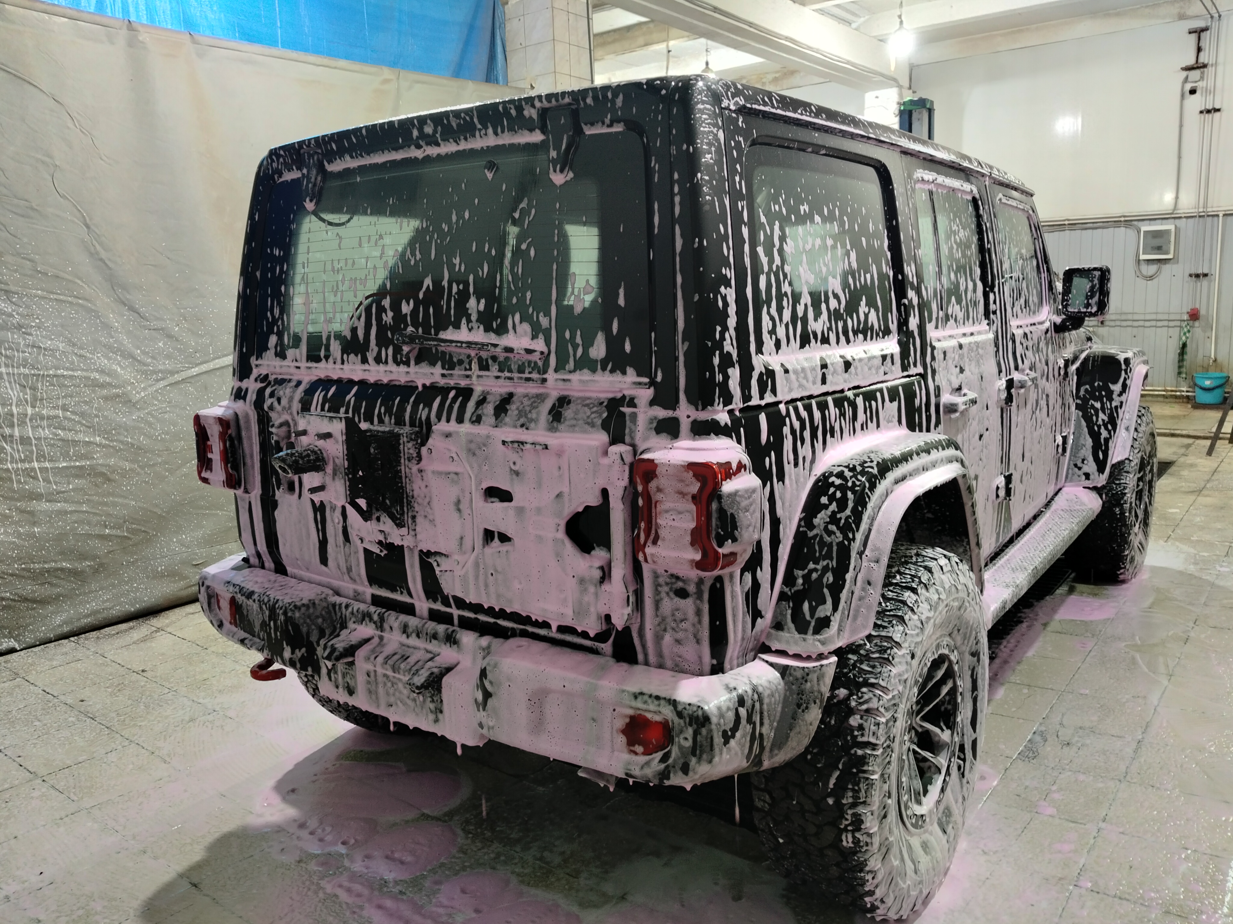 Автомобиль Jeep Wrangler IV (JL), этап: Мойка автомобиля. Антикоррозийная обработка в Москве и МО — НеРыжий