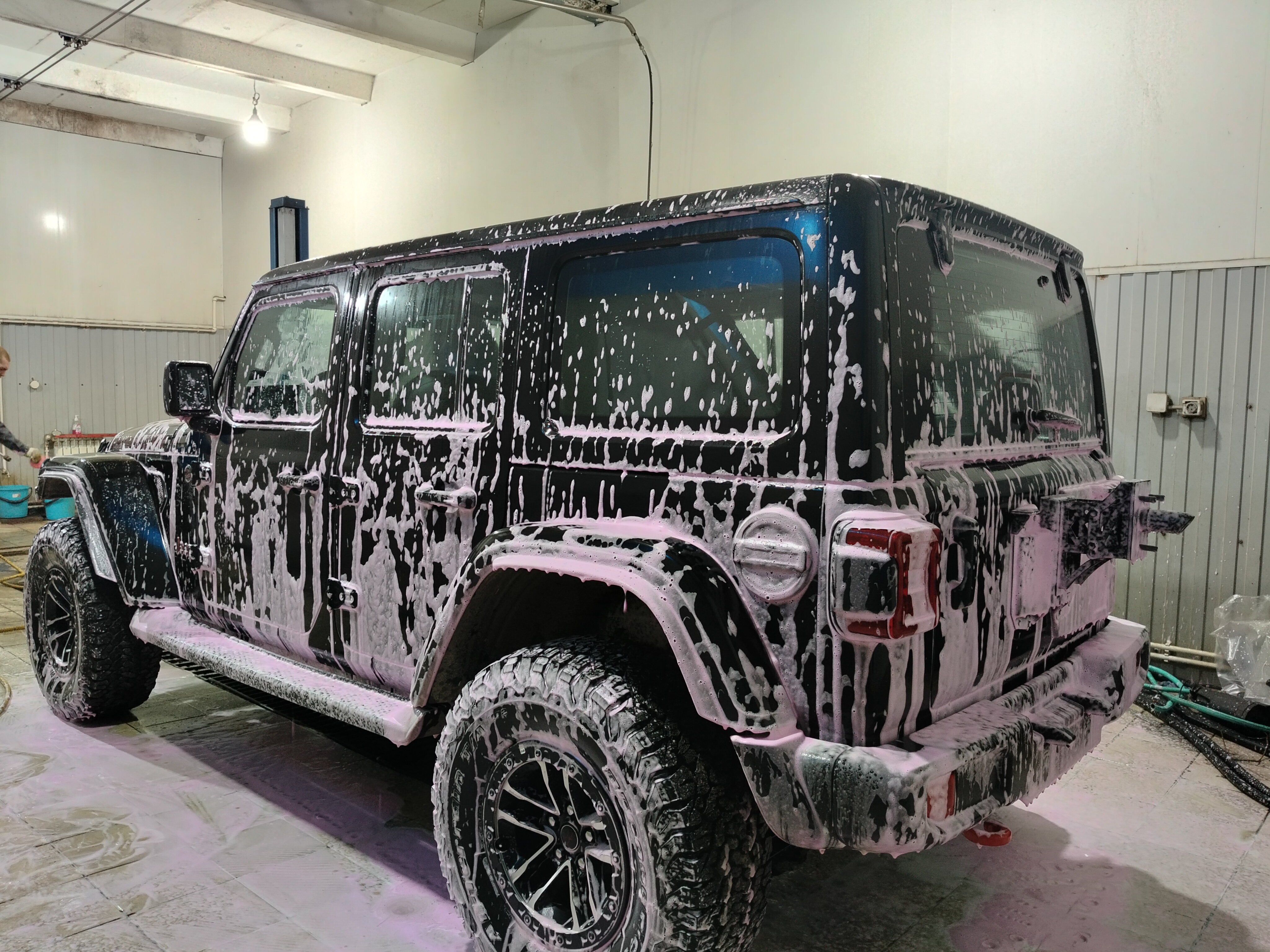 Автомобиль Jeep Wrangler IV (JL), этап: Мойка автомобиля. Антикоррозийная обработка в Москве и МО — НеРыжий