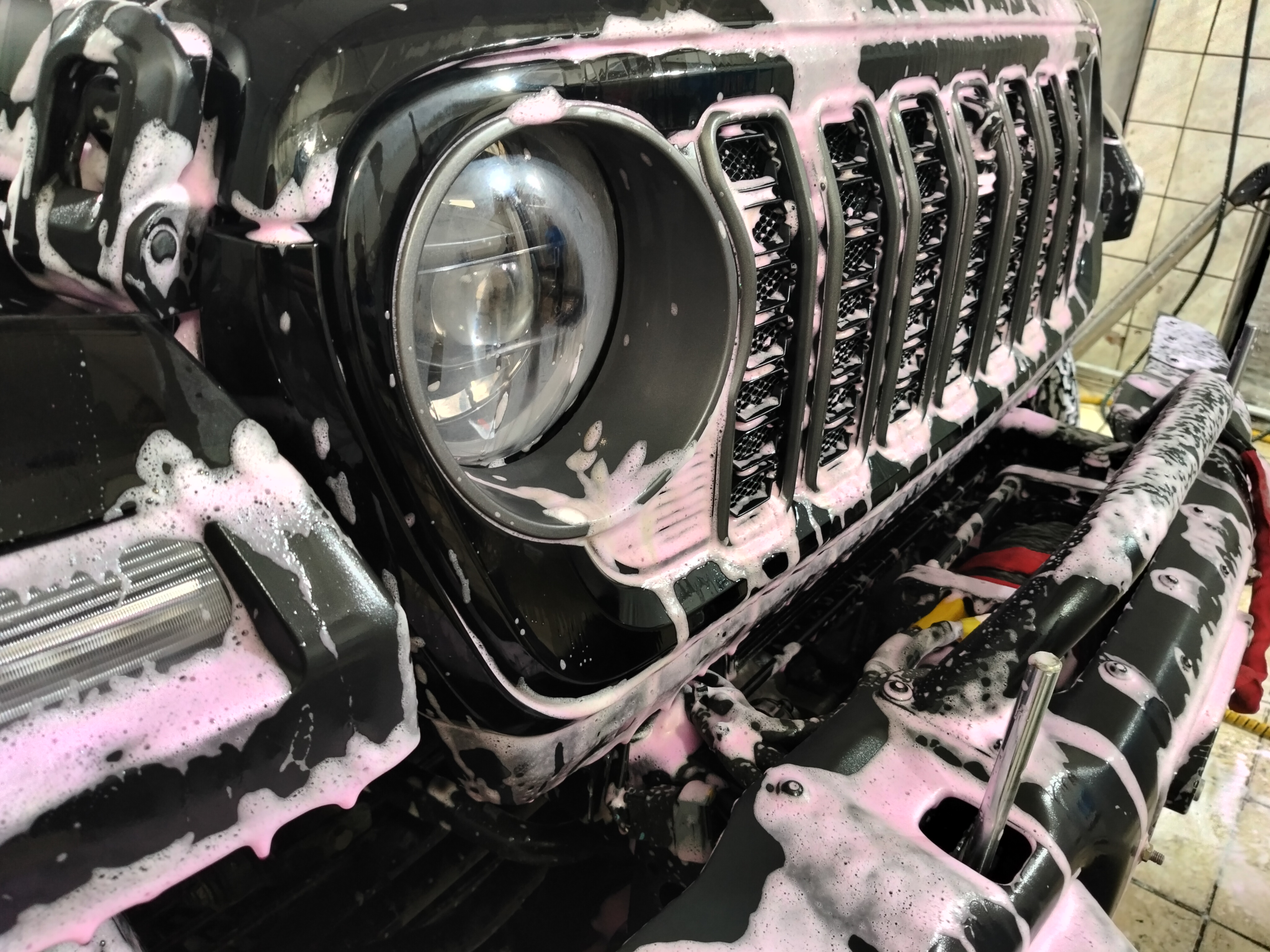 Автомобиль Jeep Wrangler IV (JL), этап: Мойка автомобиля. Антикоррозийная обработка в Москве и МО — НеРыжий