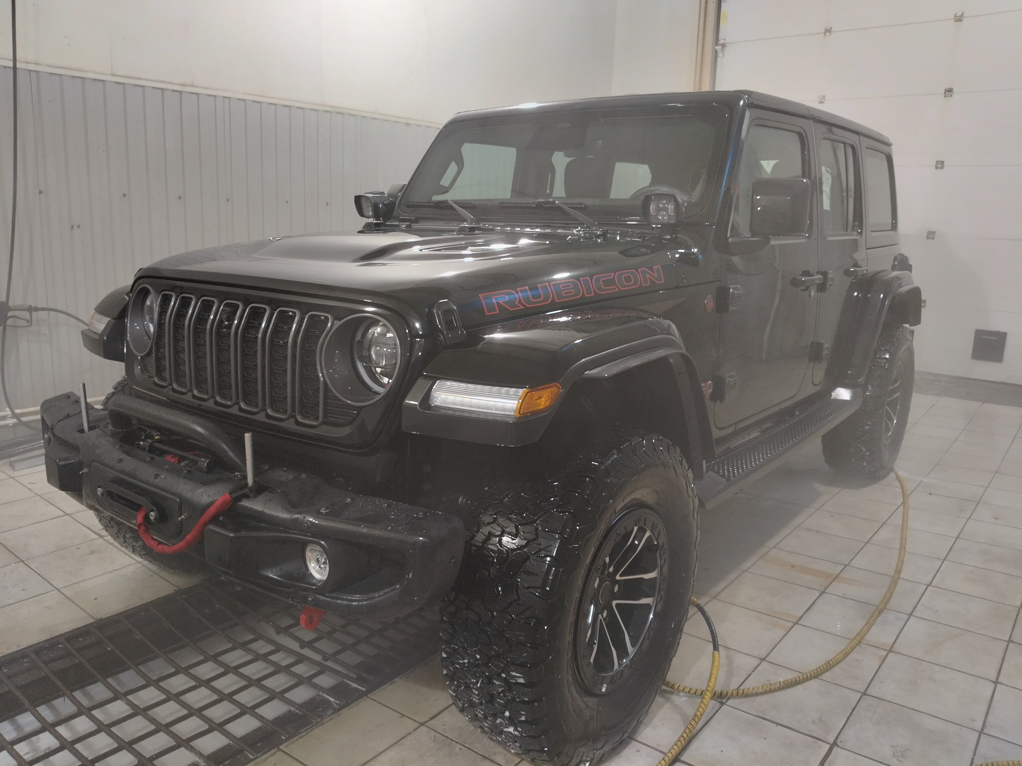 Автомобиль Jeep Wrangler IV (JL), этап: Мойка автомобиля. Антикоррозийная обработка в Москве и МО — НеРыжий