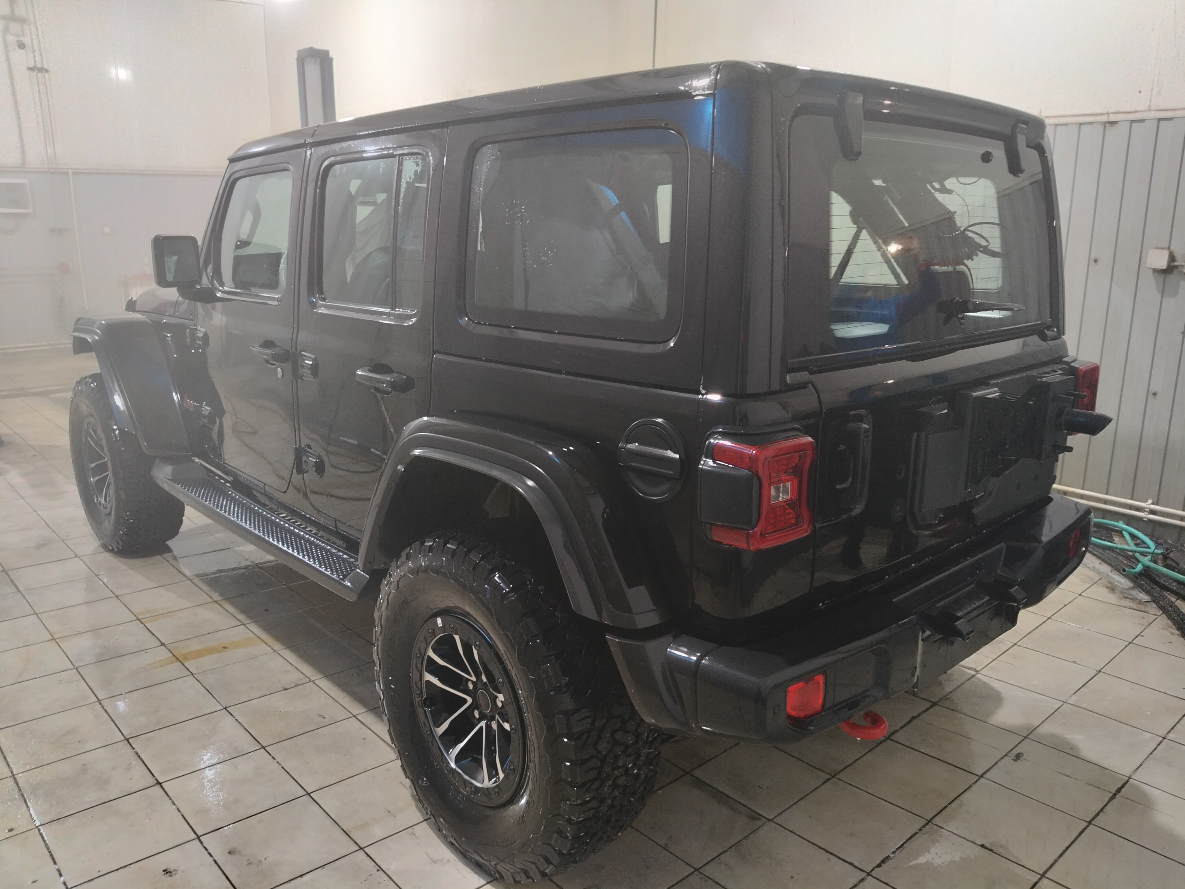 Автомобиль Jeep Wrangler IV (JL), этап: Мойка автомобиля. Антикоррозийная обработка в Москве и МО — НеРыжий