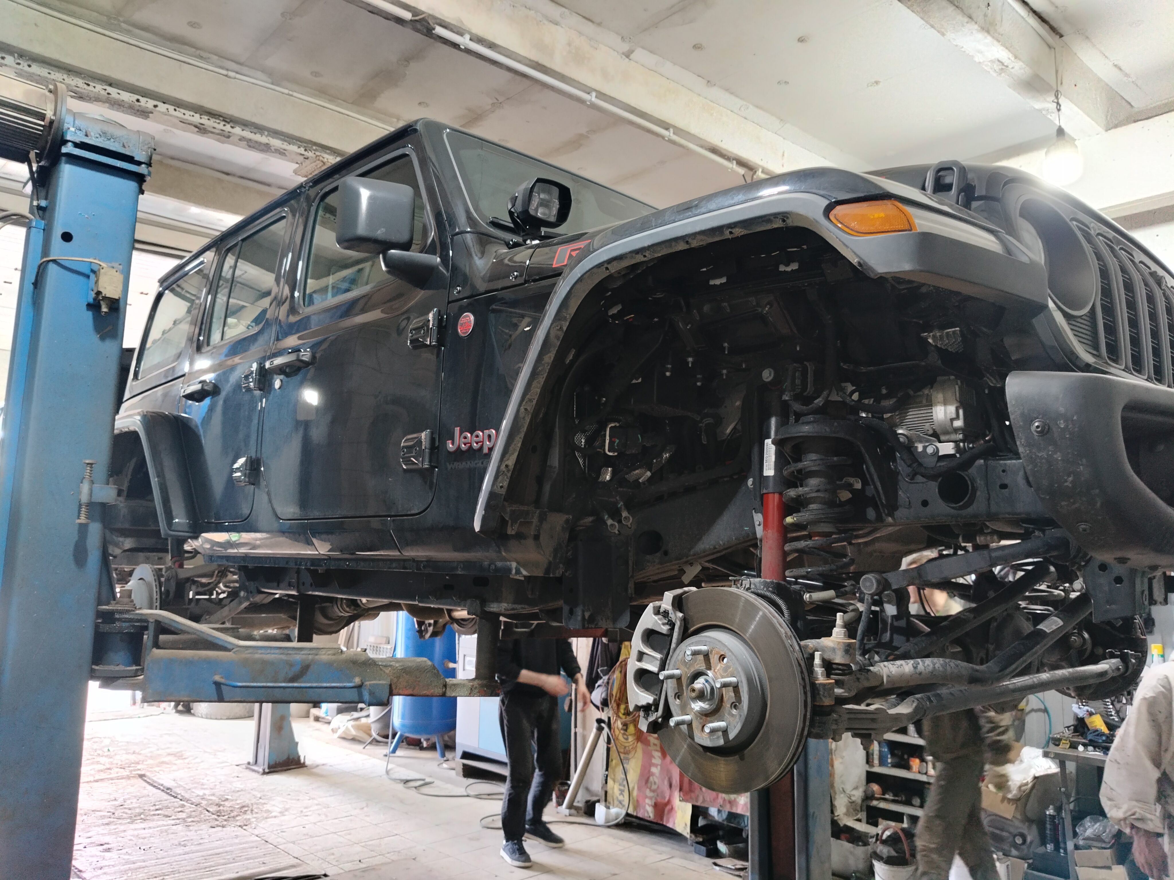Автомобиль Jeep Wrangler IV (JL), этап: Разбор автомобиля. Антикоррозийная обработка в Москве и МО — НеРыжий