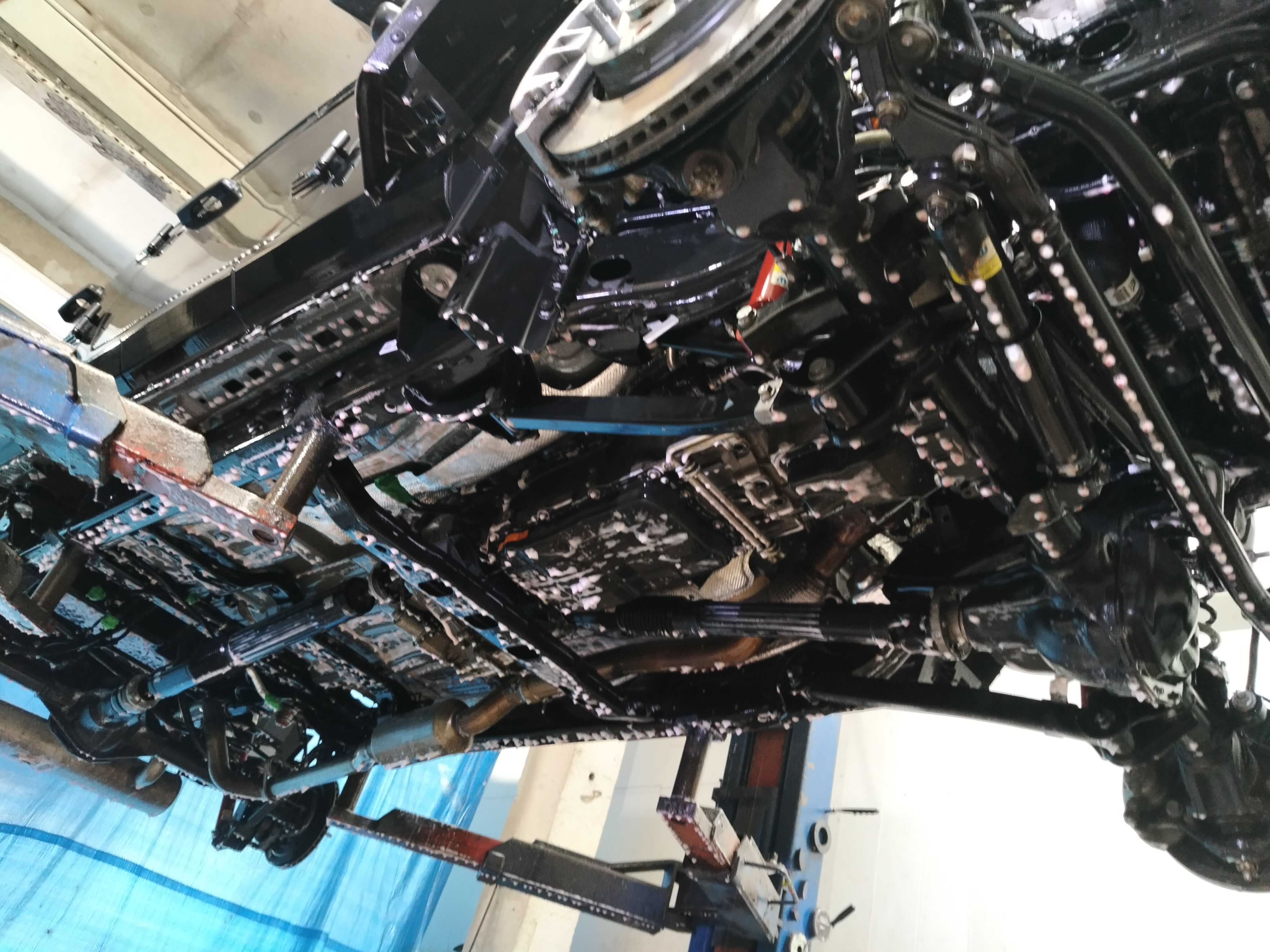Автомобиль Jeep Wrangler IV (JL), этап: Мойка днища для новых авто до 500км. Антикоррозийная обработка в Москве и МО — НеРыжий