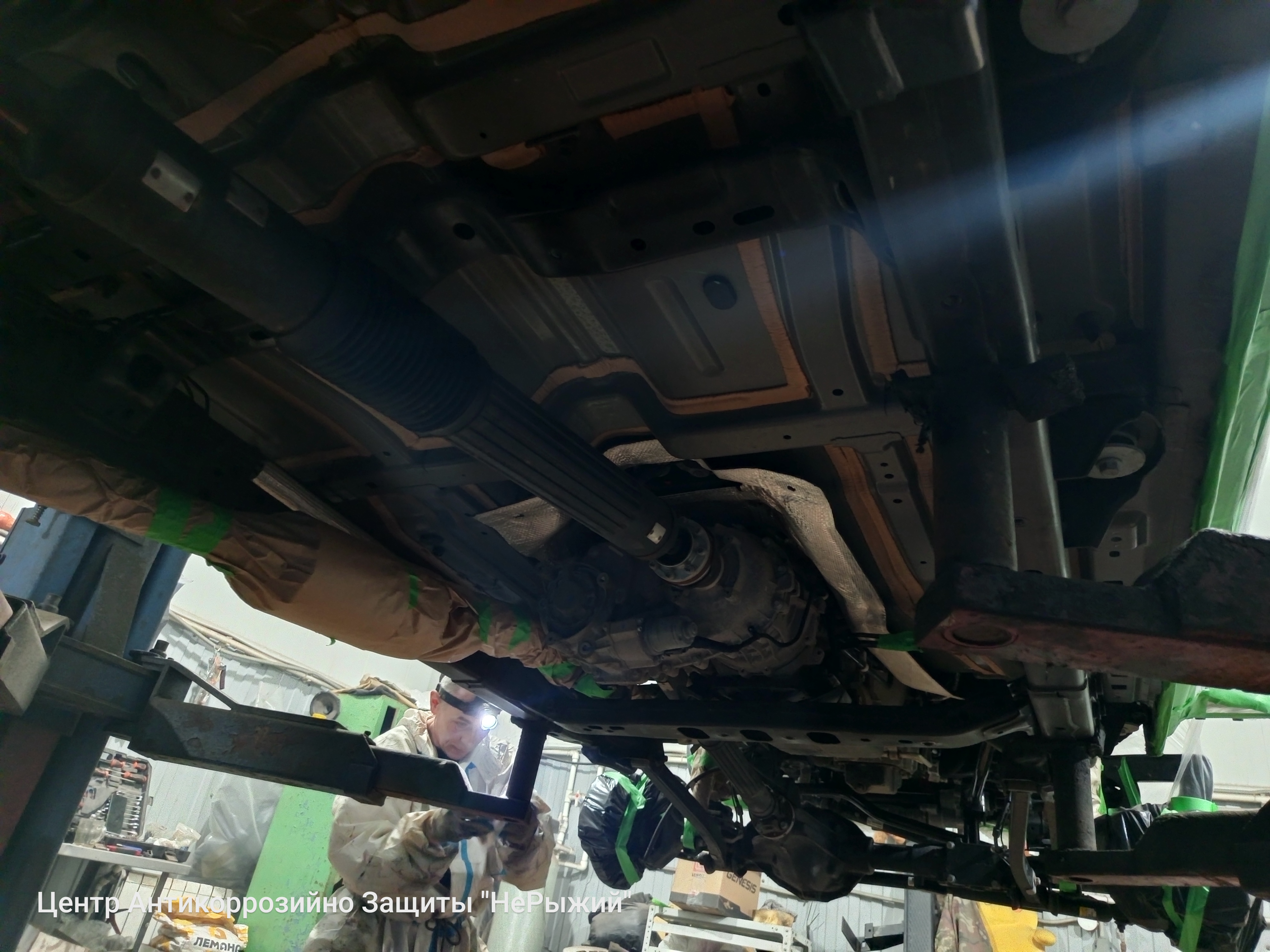 Автомобиль Jeep Wrangler IV (JL), этап: Распыляемый герметик. Антикоррозийная обработка в Москве и МО — НеРыжий