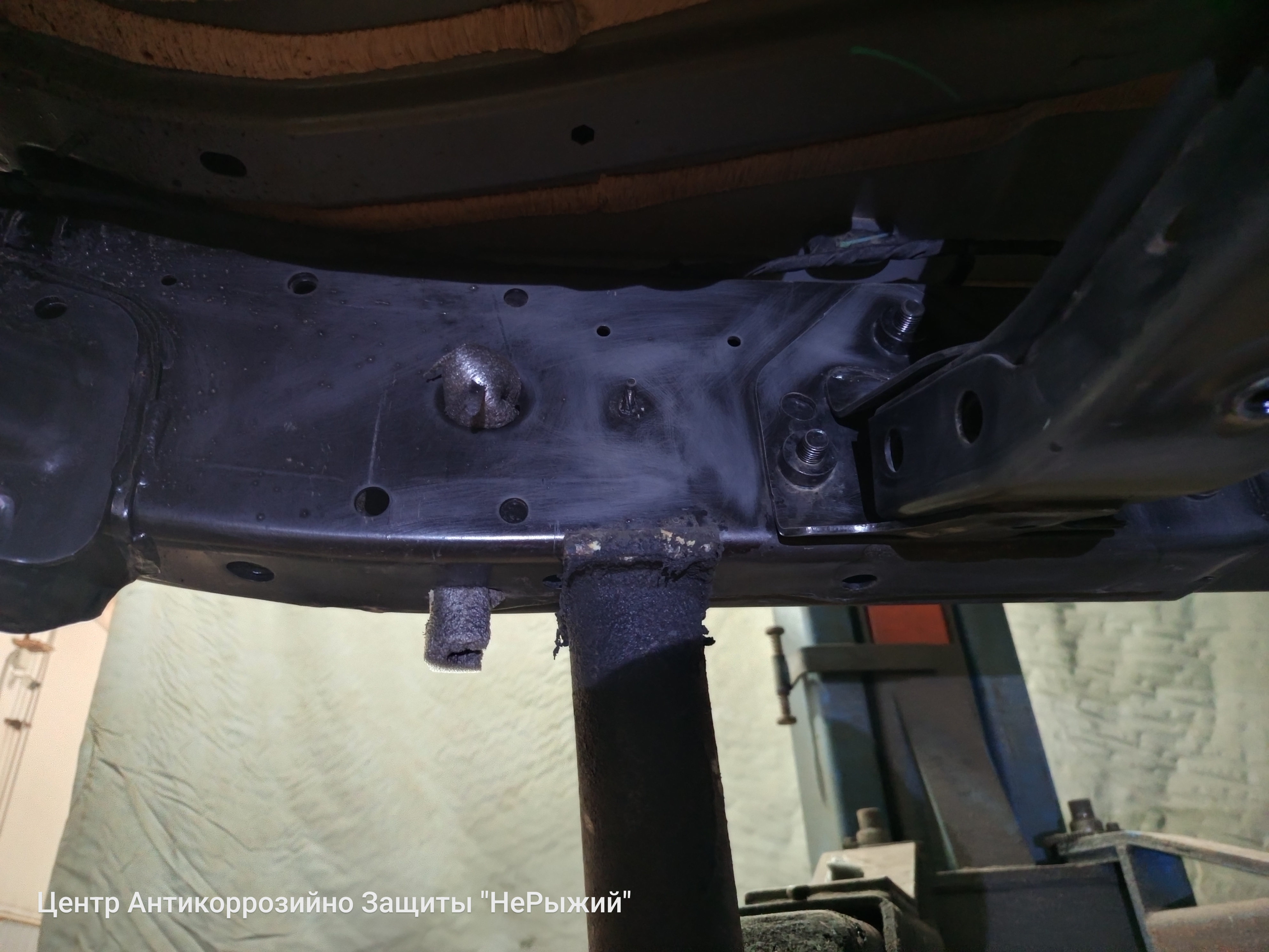 Автомобиль Jeep Wrangler IV (JL), этап: Распыляемый герметик. Антикоррозийная обработка в Москве и МО — НеРыжий