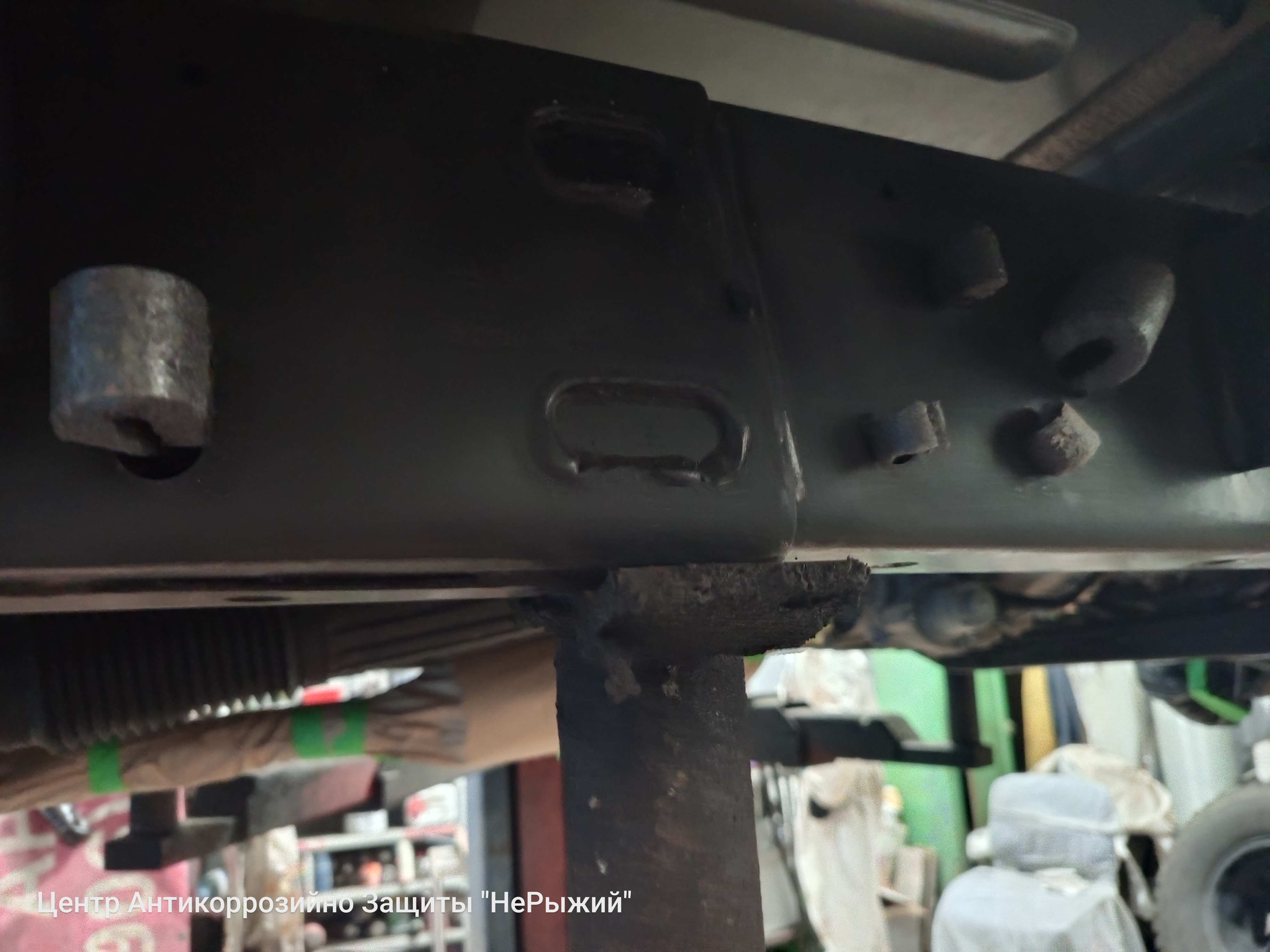 Автомобиль Jeep Wrangler IV (JL), этап: Распыляемый герметик. Антикоррозийная обработка в Москве и МО — НеРыжий