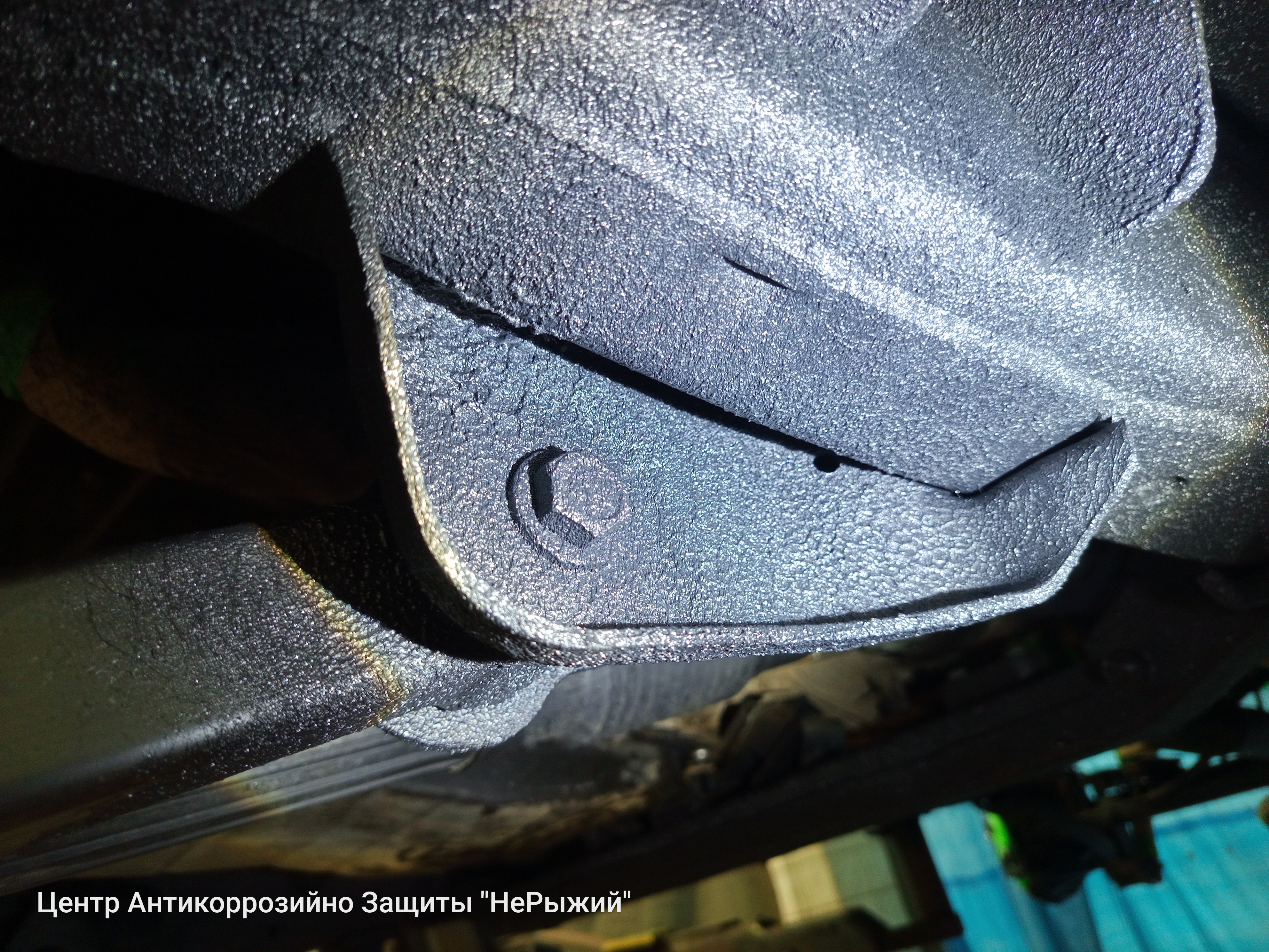 Автомобиль Jeep Wrangler IV (JL), этап: Распыляемый герметик. Антикоррозийная обработка в Москве и МО — НеРыжий