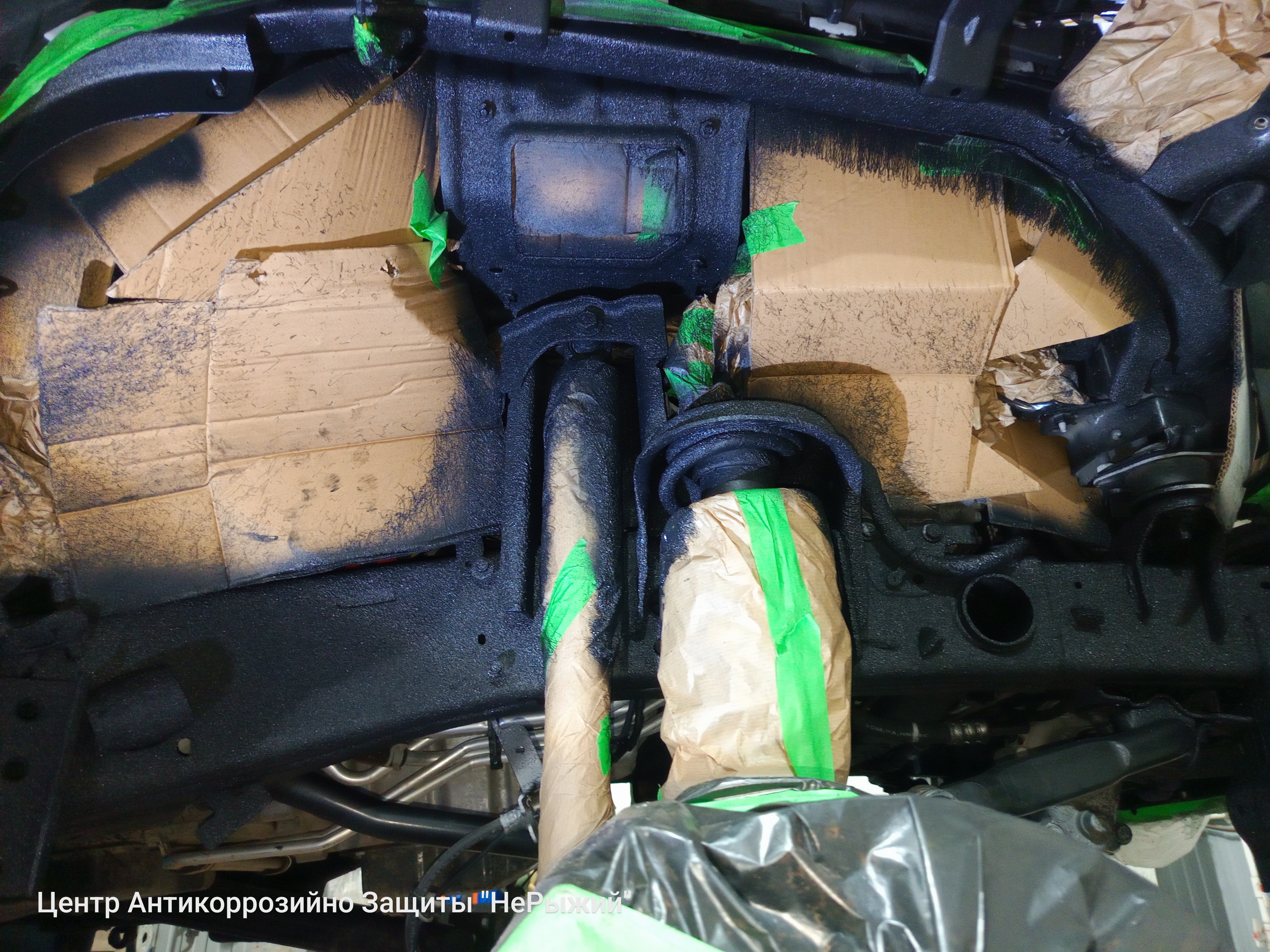 Автомобиль Jeep Wrangler IV (JL), этап: Распыляемый герметик. Антикоррозийная обработка в Москве и МО — НеРыжий