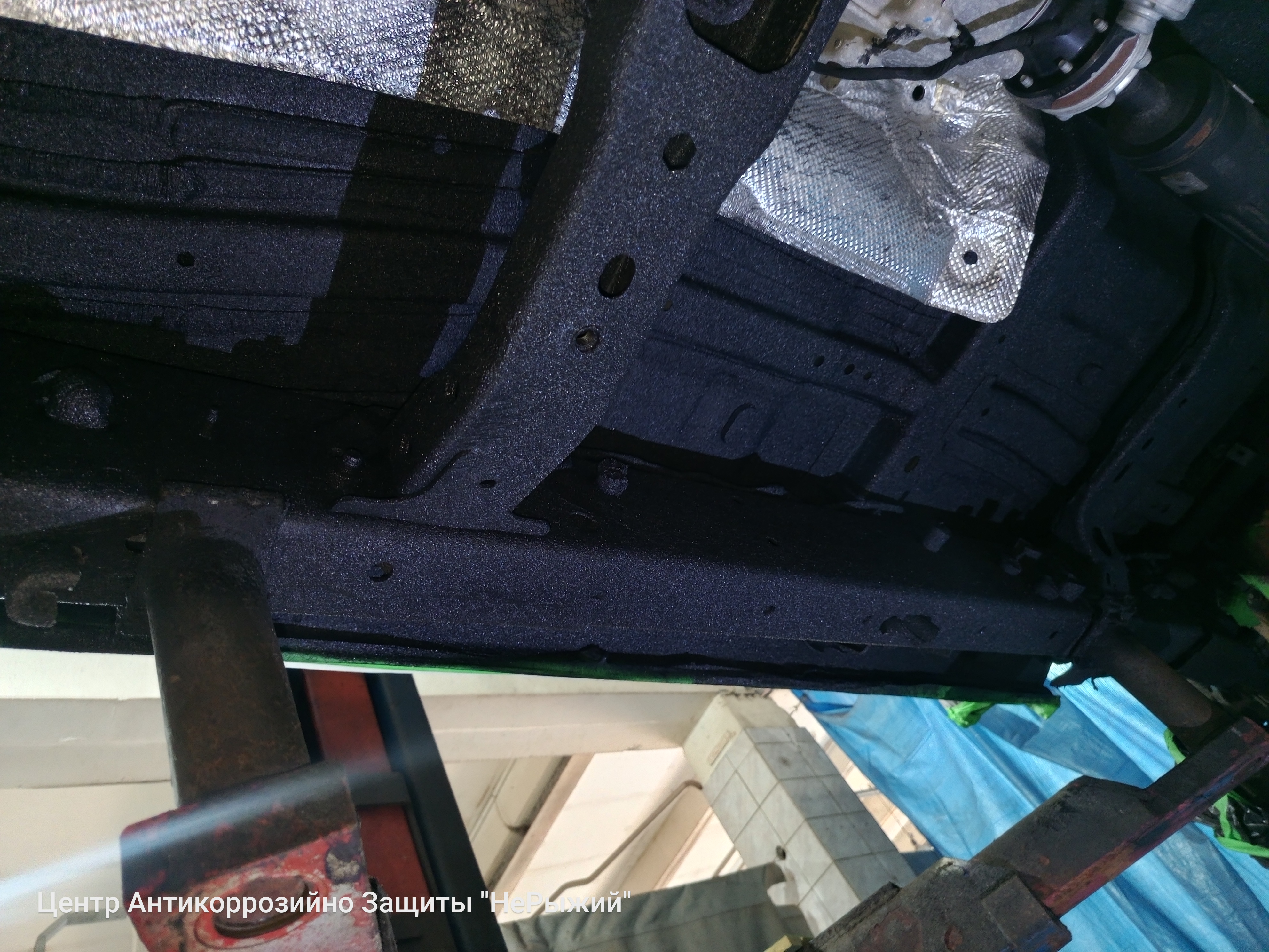 Автомобиль Jeep Wrangler IV (JL), этап: Распыляемый герметик. Антикоррозийная обработка в Москве и МО — НеРыжий
