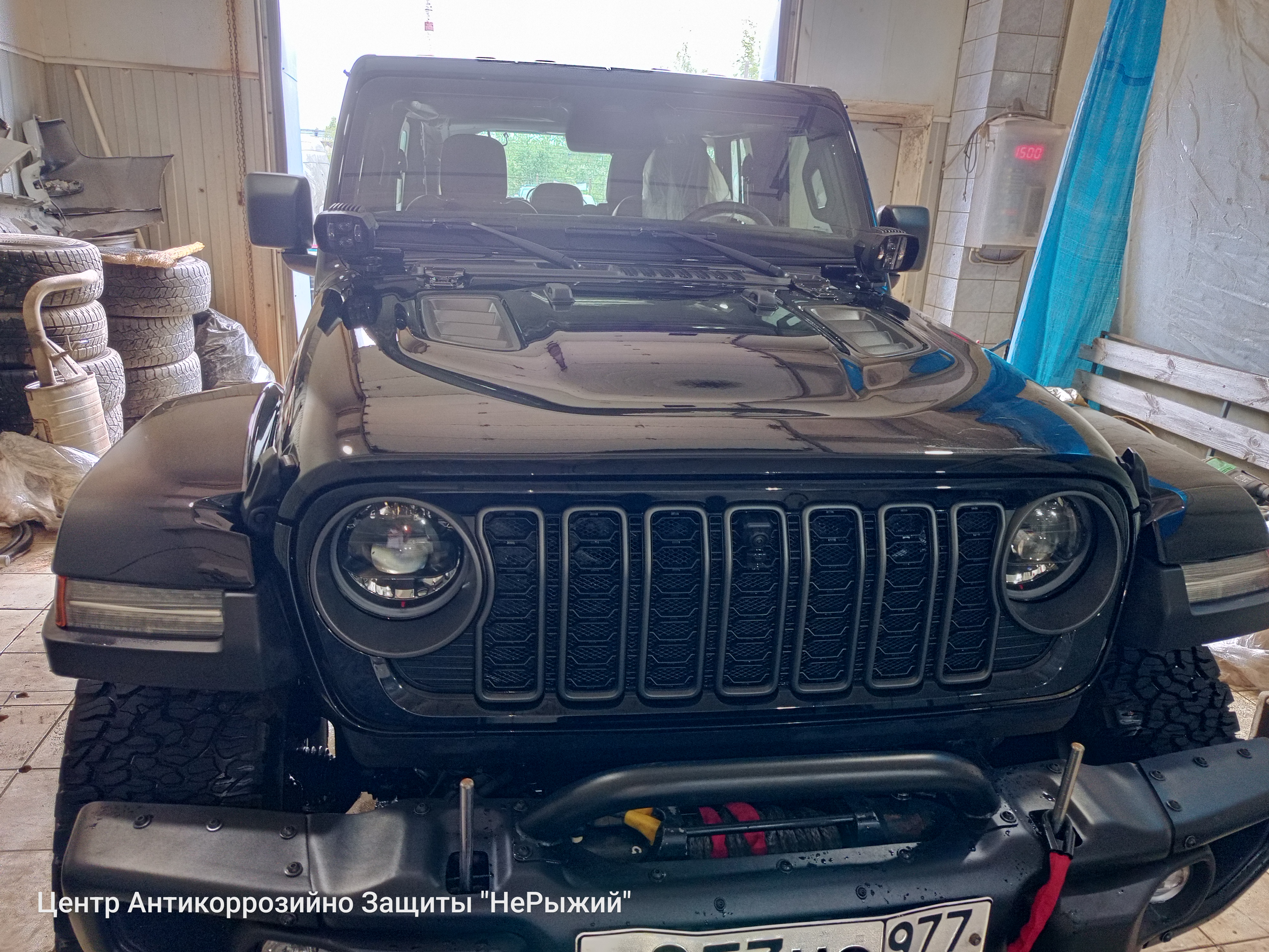 Автомобиль Jeep Wrangler IV (JL), этап: Техническая мойка кузова. Антикоррозийная обработка в Москве и МО — НеРыжий