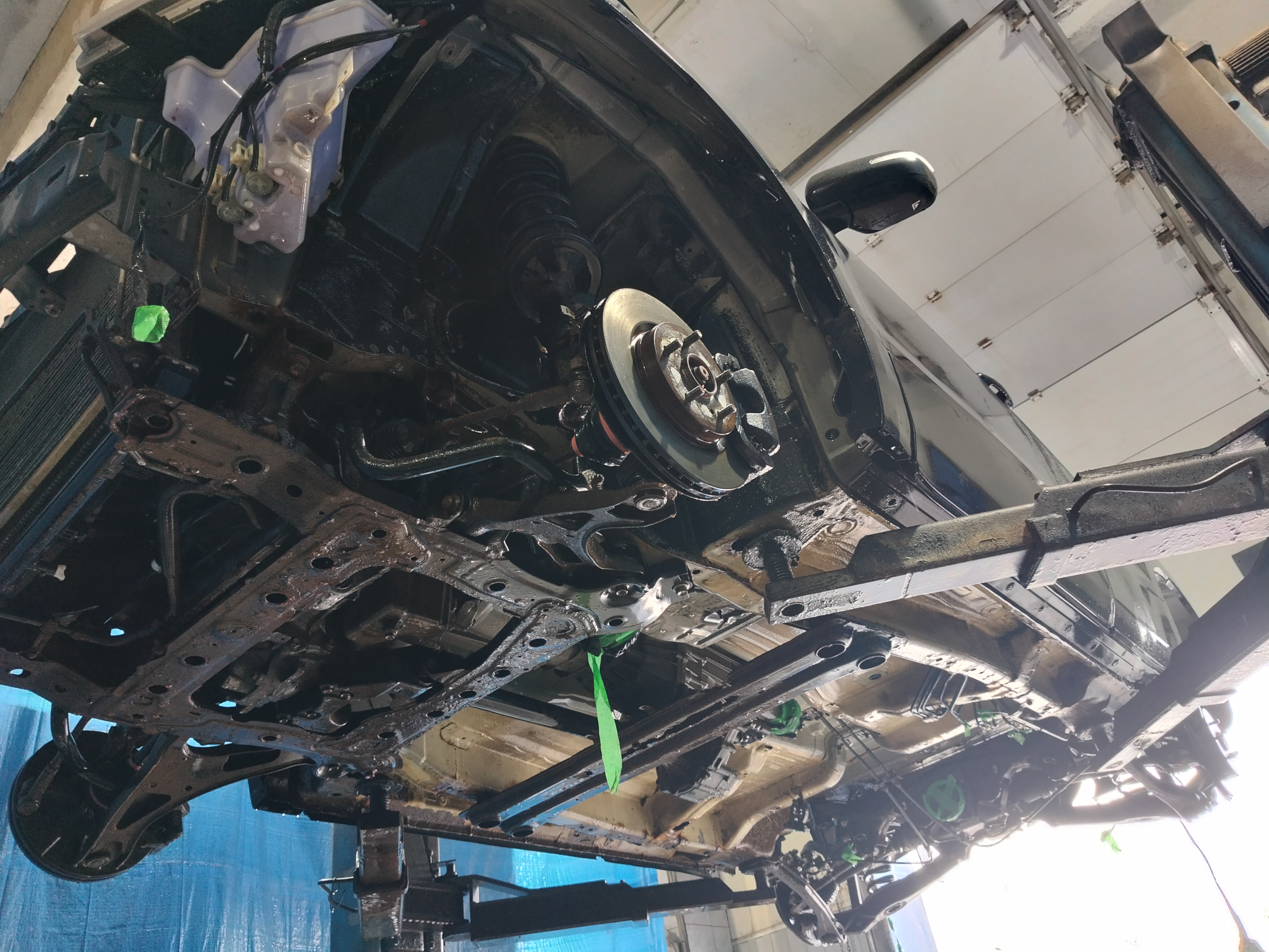 Автомобиль Suzuki Grand Vitara II (JT), этап: Мойка днища и арок автомобилей с пробегом более 500км и/или наличием стойких загрязнений. Антикоррозийная обработка в Москве и МО — НеРыжий