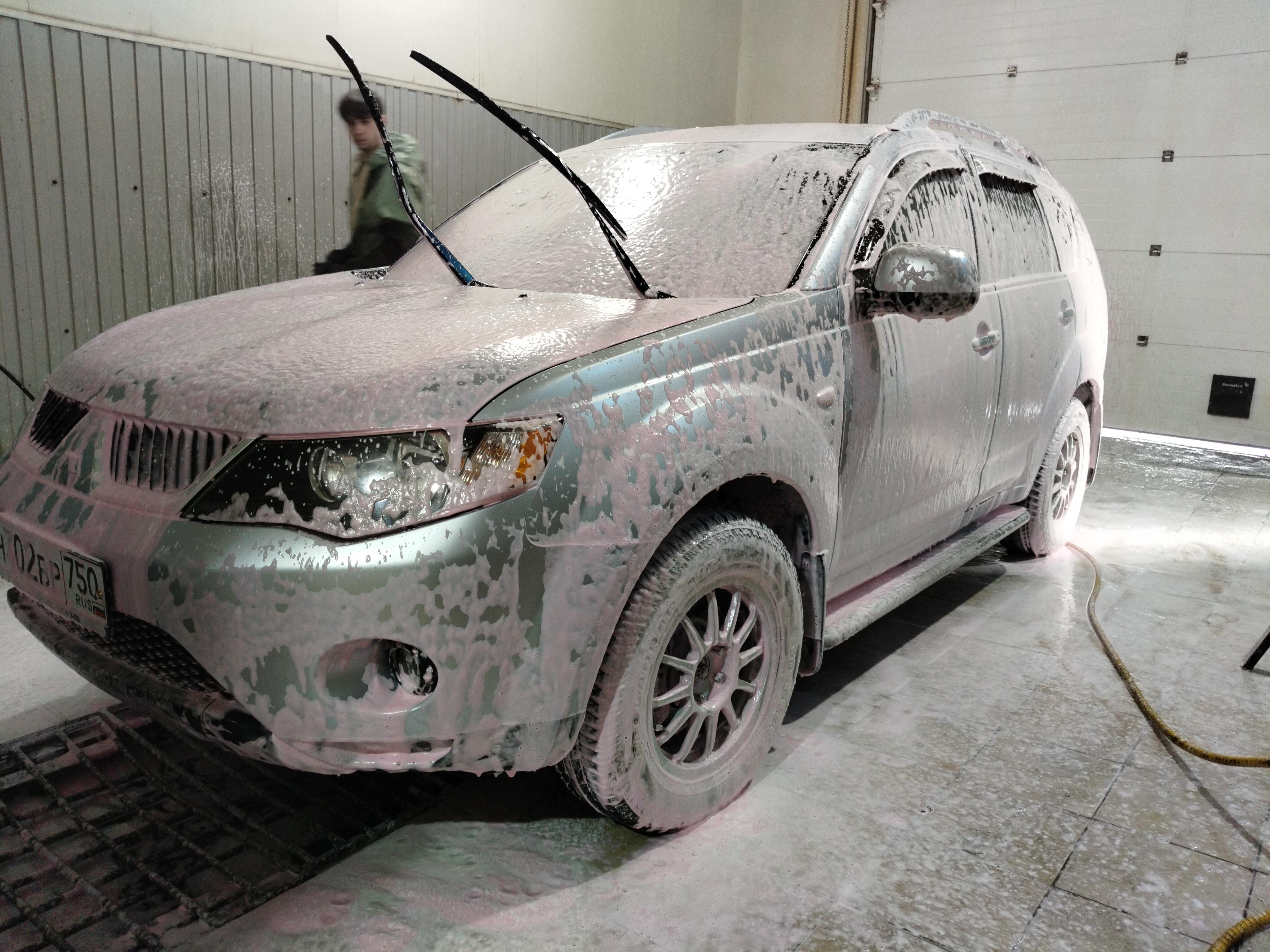 Автомобиль Mitsubishi Outlander XL, этап: Мойка автомобиля. Антикоррозийная обработка в Москве и МО — НеРыжий