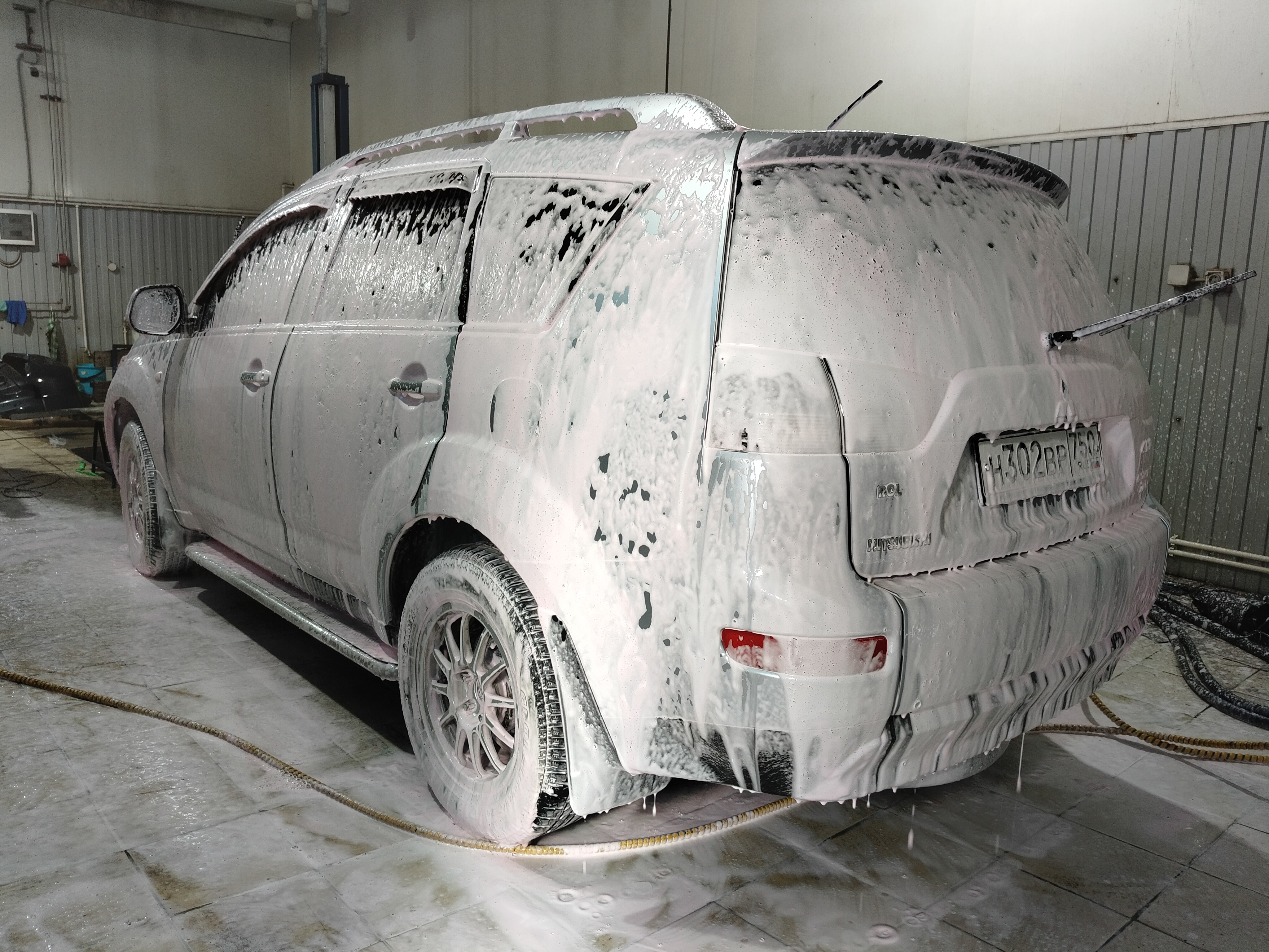 Автомобиль Mitsubishi Outlander XL, этап: Мойка автомобиля. Антикоррозийная обработка в Москве и МО — НеРыжий