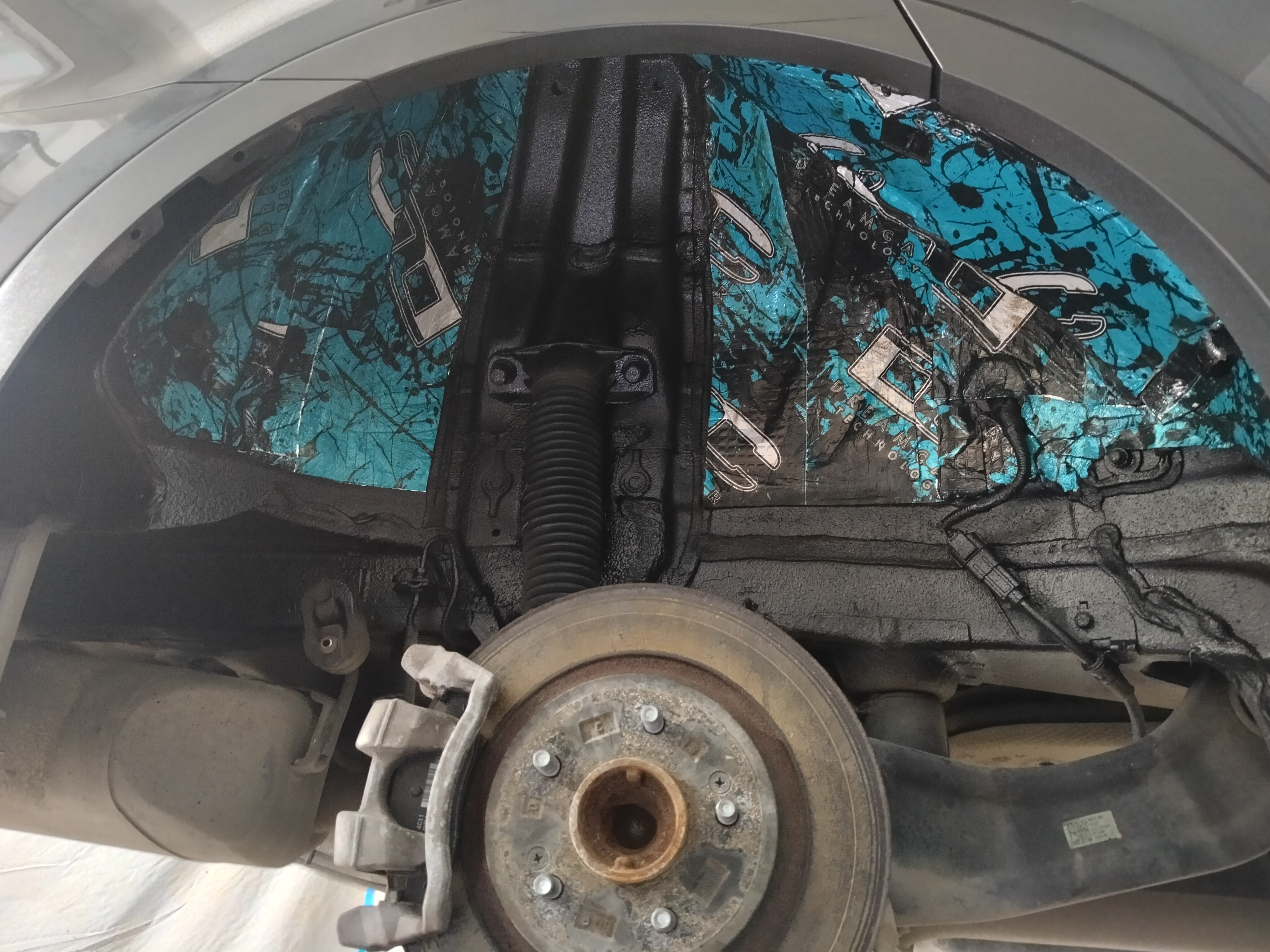 Автомобиль Kia Sorento IV (MQ4), этап: Монтаж виброизоляции. Антикоррозийная обработка в Москве и МО — НеРыжий