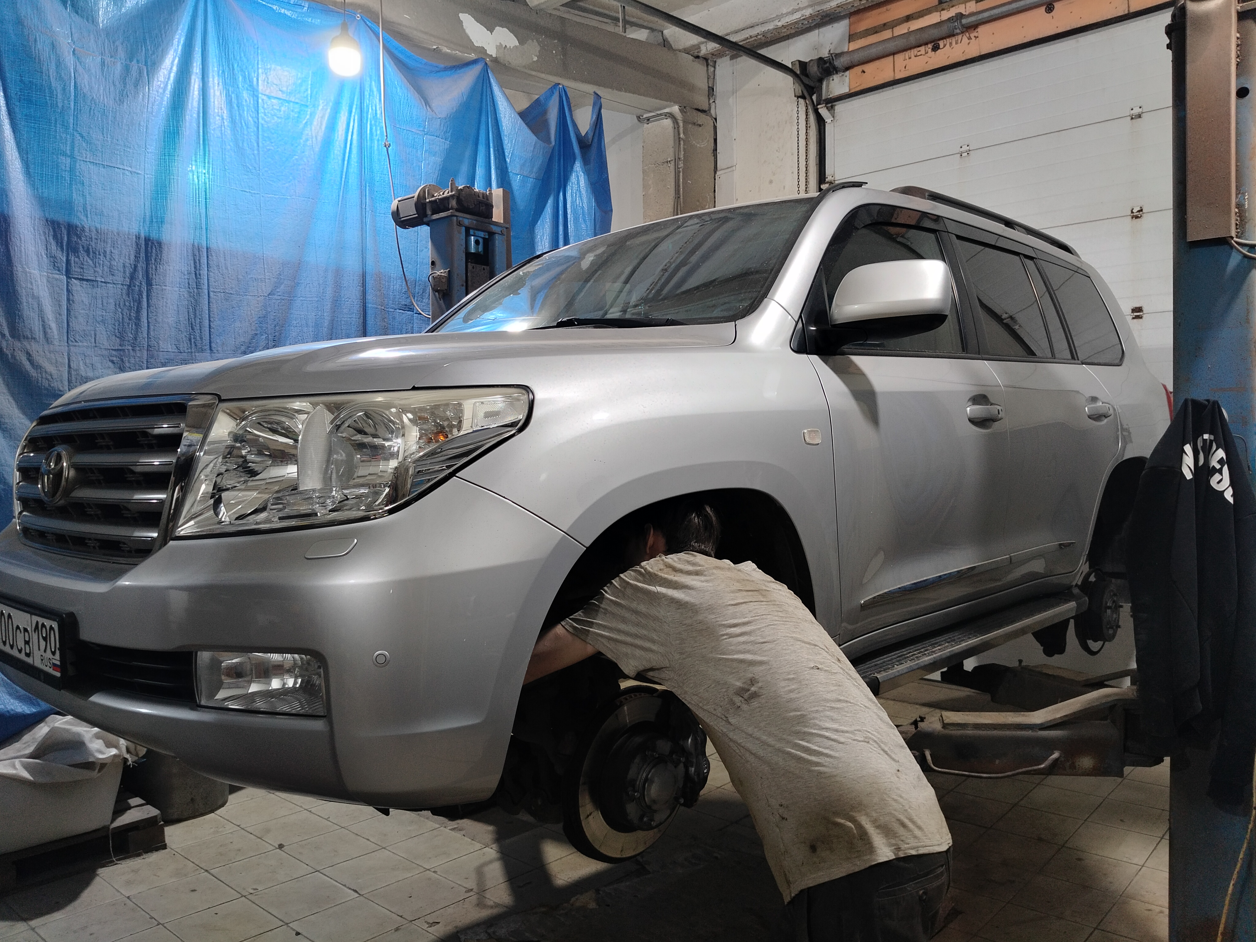 Автомобиль Toyota Land Cruiser 200, этап: Разбор автомобиля. Антикоррозийная обработка в Москве и МО — НеРыжий