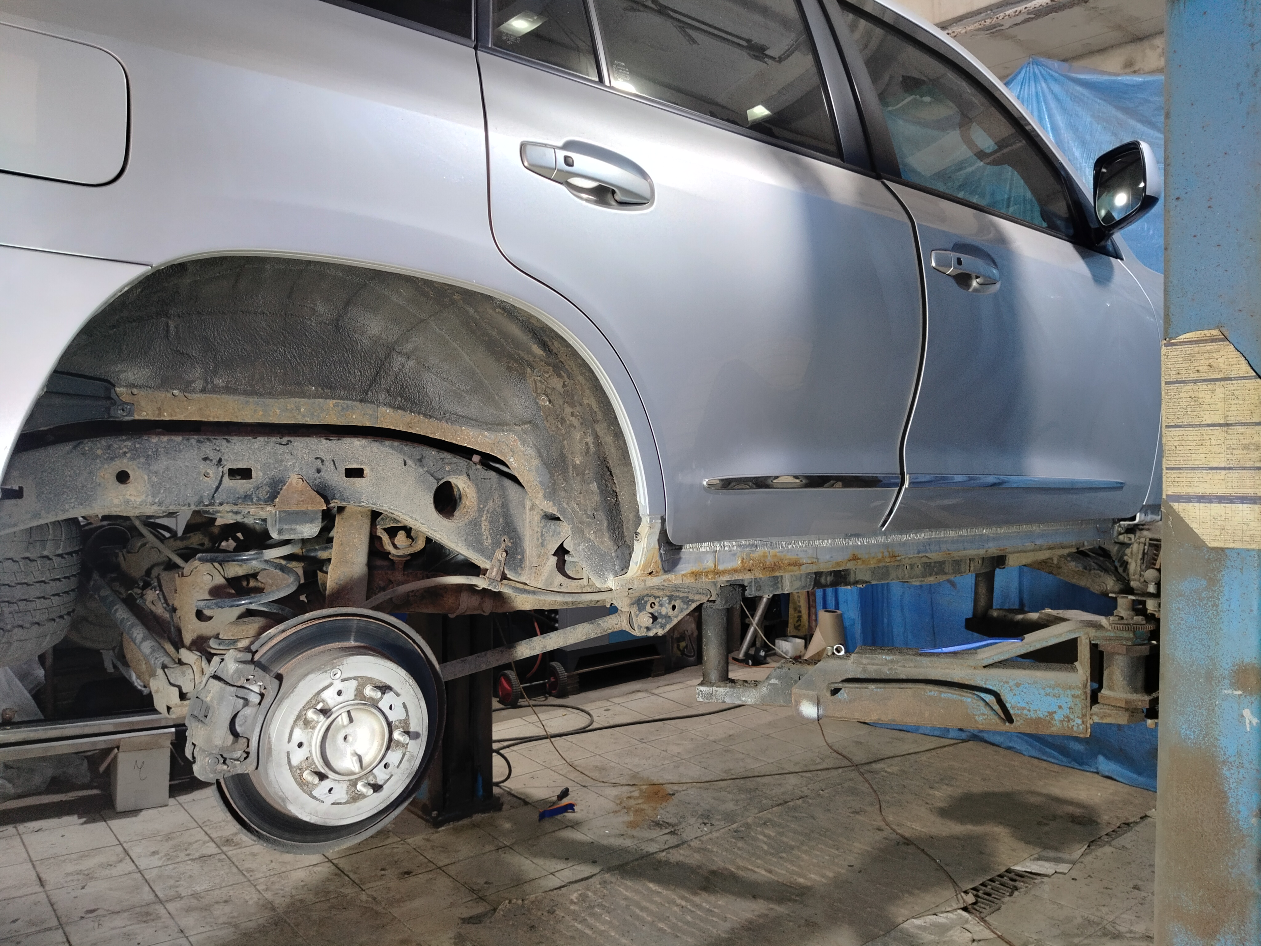 Автомобиль Toyota Land Cruiser 200, этап: Разбор автомобиля. Антикоррозийная обработка в Москве и МО — НеРыжий