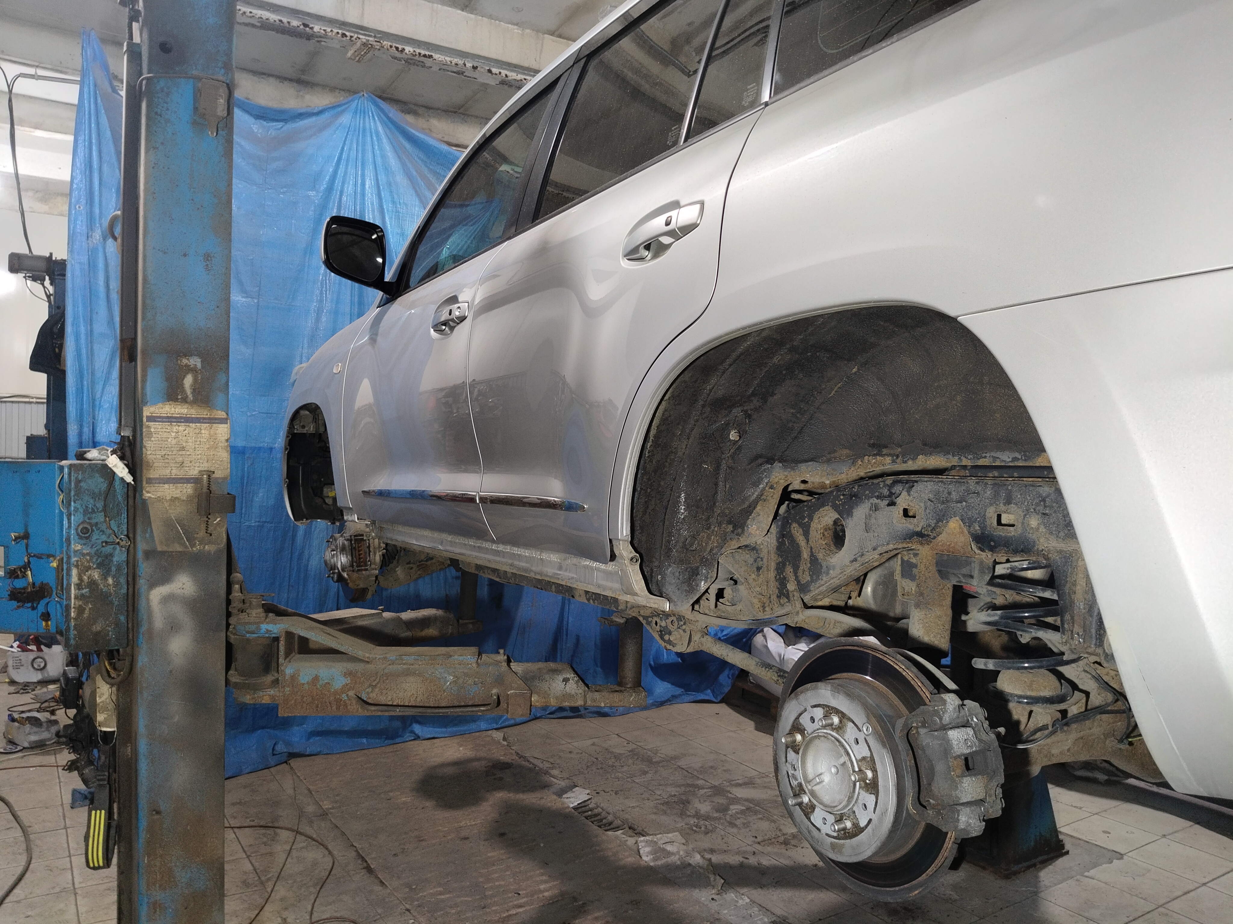 Автомобиль Toyota Land Cruiser 200, этап: Разбор автомобиля. Антикоррозийная обработка в Москве и МО — НеРыжий