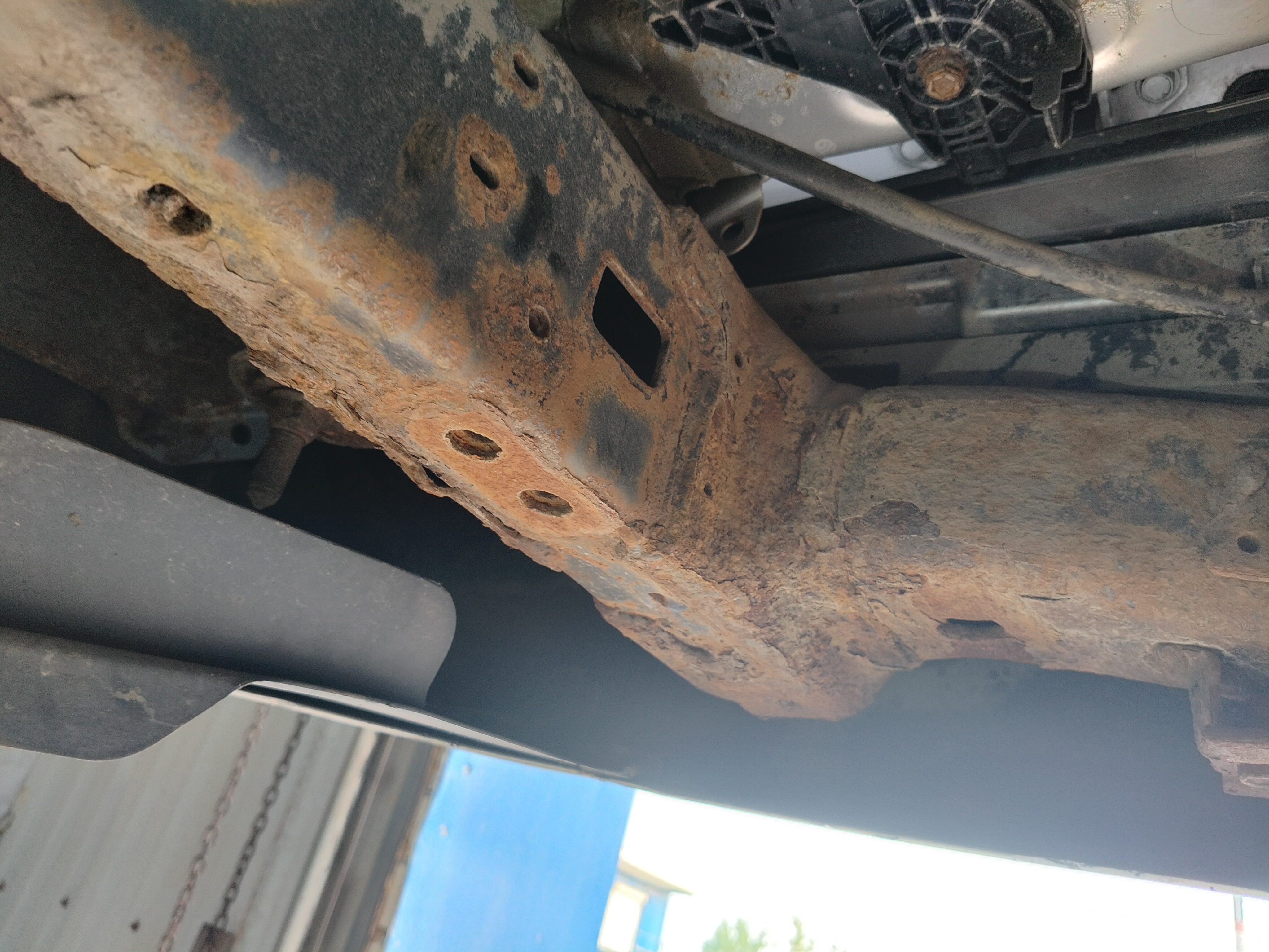 Автомобиль Toyota Land Cruiser 200, этап: Разбор автомобиля. Антикоррозийная обработка в Москве и МО — НеРыжий