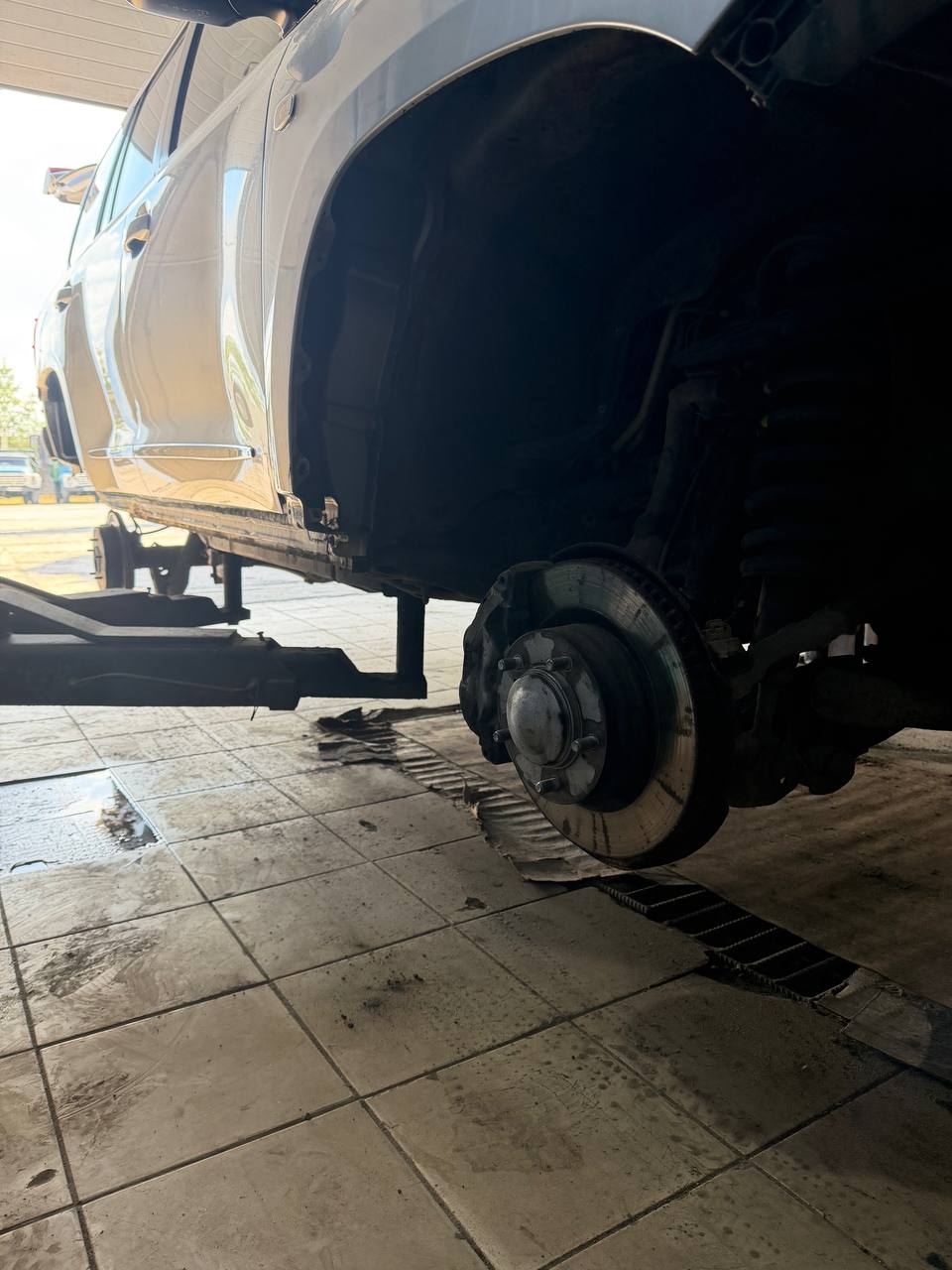 Автомобиль Toyota Land Cruiser 200, этап: Разбор автомобиля. Антикоррозийная обработка в Москве и МО — НеРыжий