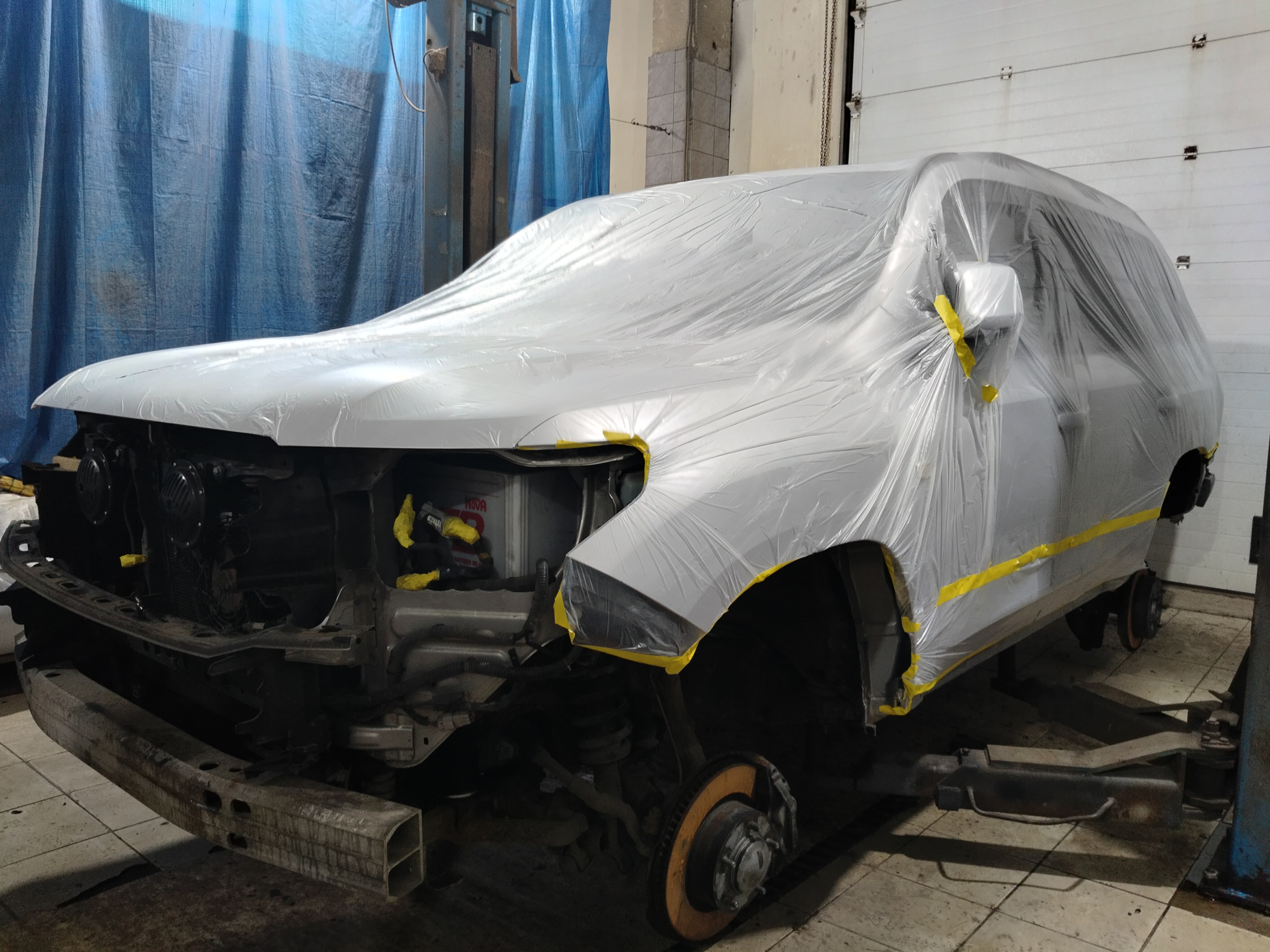 Автомобиль Toyota Land Cruiser 200, этап: Оклейка авто. Антикоррозийная обработка в Москве и МО — НеРыжий