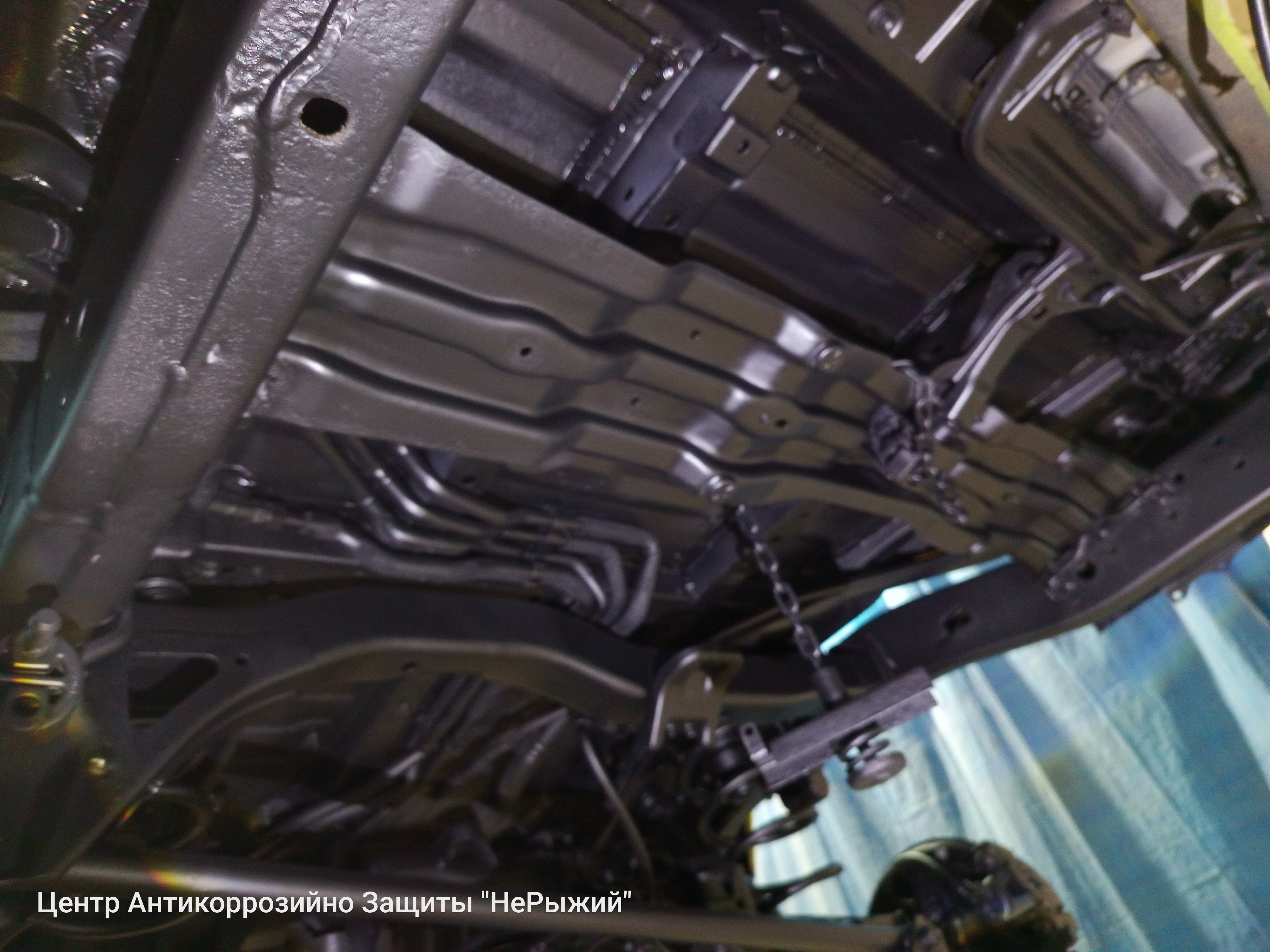 Автомобиль Toyota Land Cruiser 200, этап: Грунтование очищенных поверхностей. Антикоррозийная обработка в Москве и МО — НеРыжий